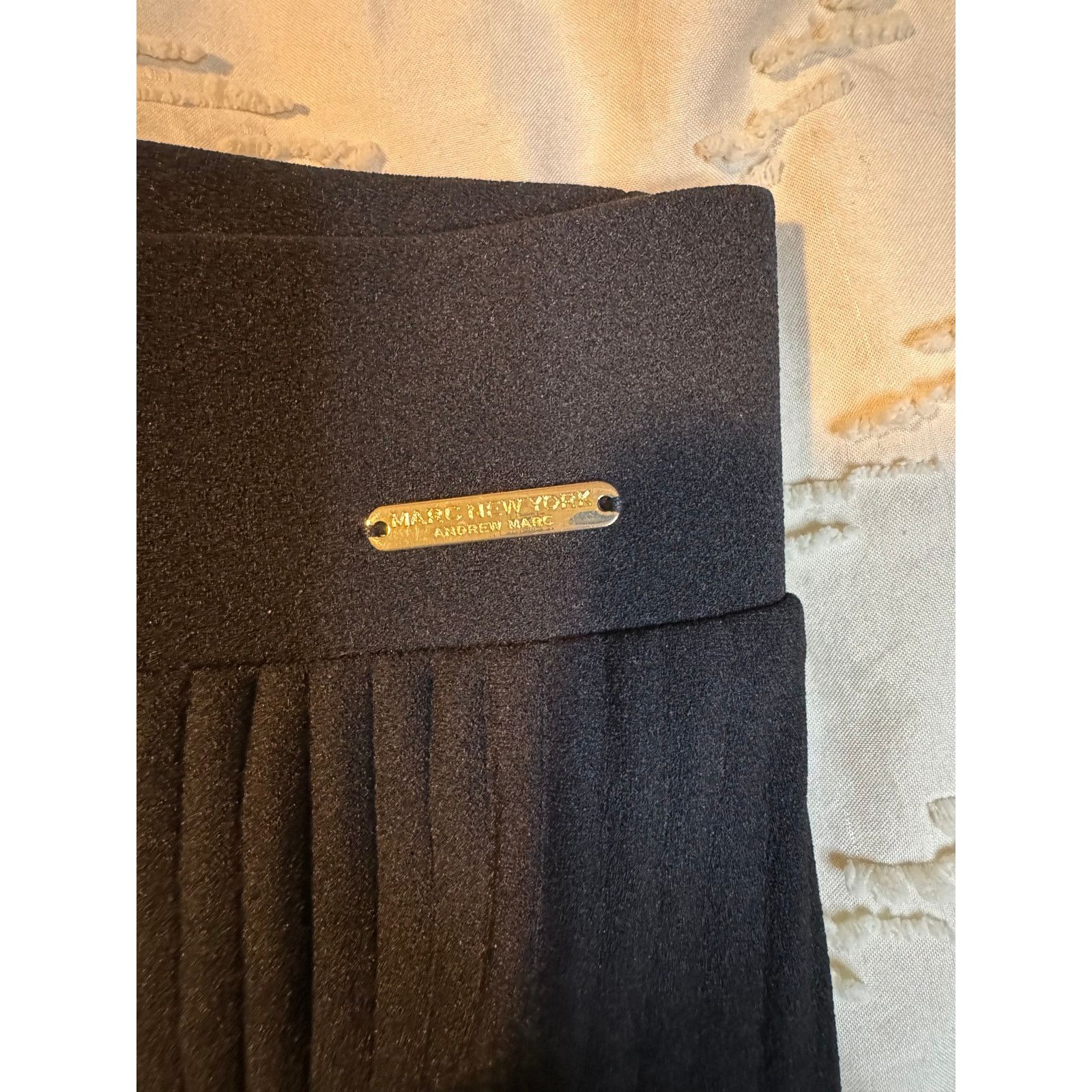 Marc by Marc Jacobs Marc Jacob New York, Andrew Marc, Black Ruffle skirt Large Size 32" / US 10 / IT 46 - 2 Thumbnail