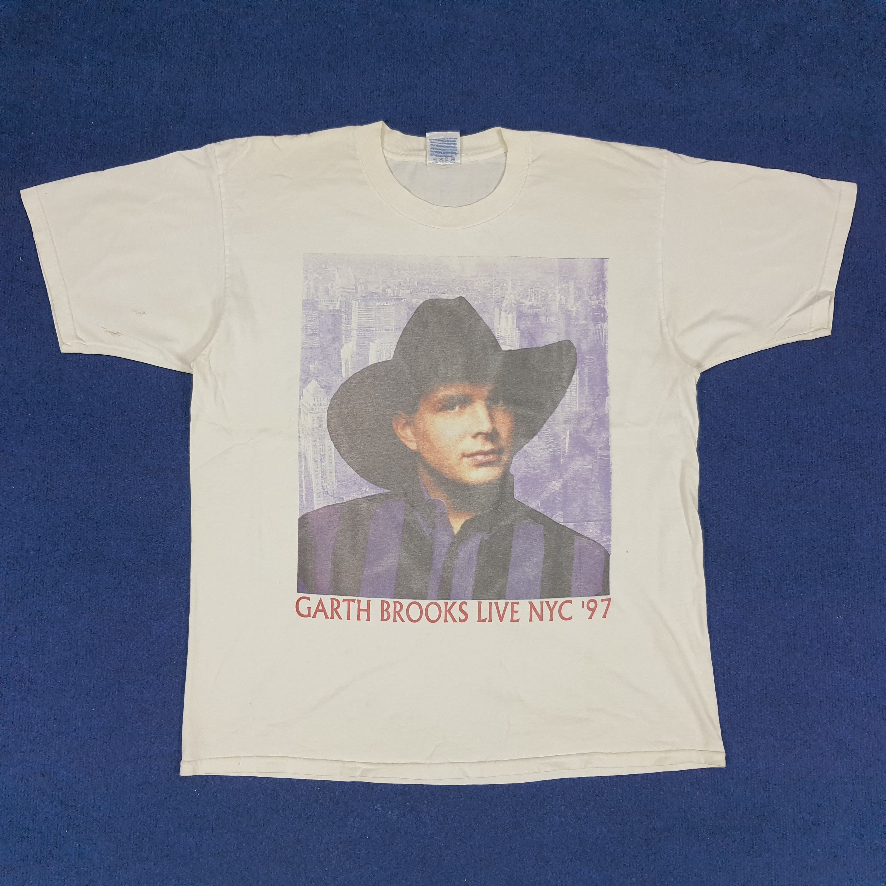 Band Tees × Vintage Vintage Garth Brooks Live NYC '97 Tour T-shirt Size US XL / EU 56 / 4 - 1 Thumbnail
