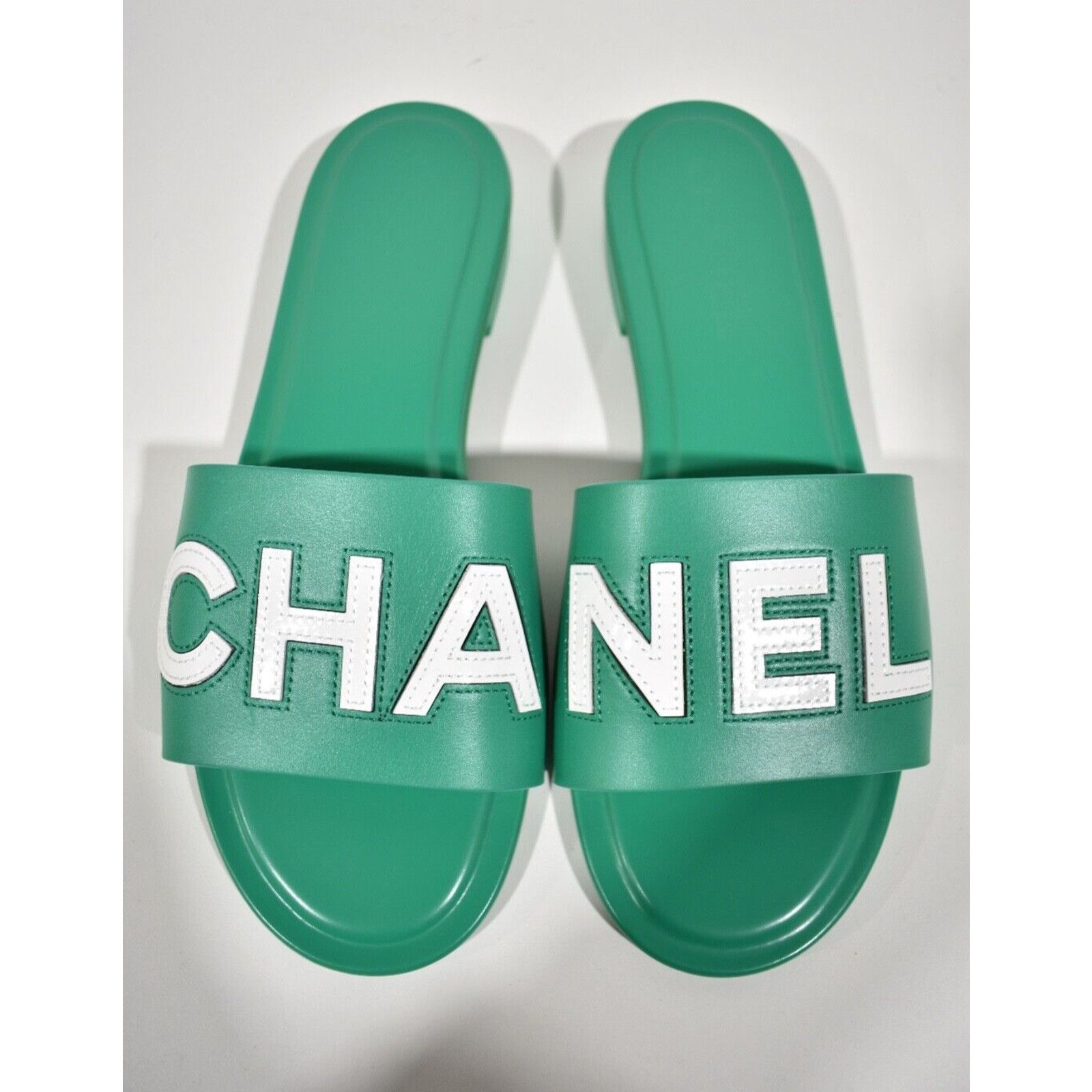 Chanel Chanel 23P Green White Leather CC Logo Letter Mules Slide Size US 10 / IT 40 - 1 Thumbnail