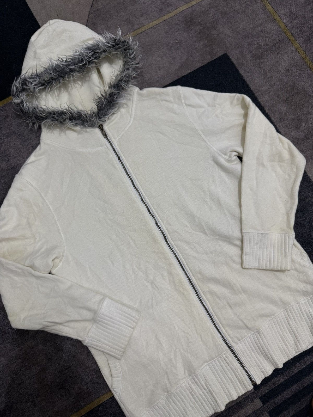 LIVRE CLAIR FUR IFSIX STYLE HOODIE