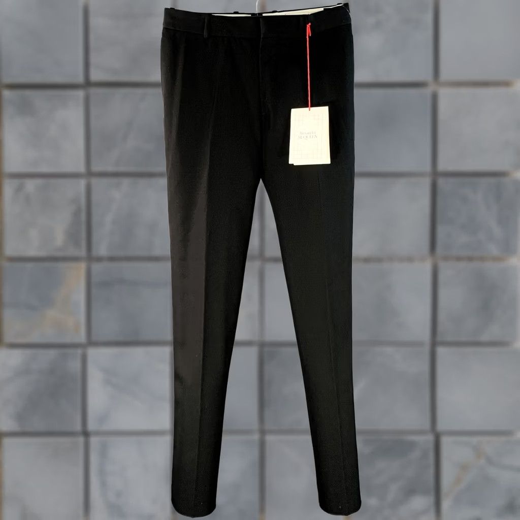 Alexander McQueen ALEXANDER MCQUEEN Dress Pants Black Wool Barathea Flat Front 30 Inseam 34 Italy Men's Regular Size 30 Size US 30 / EU 46 - 1 Thumbnail