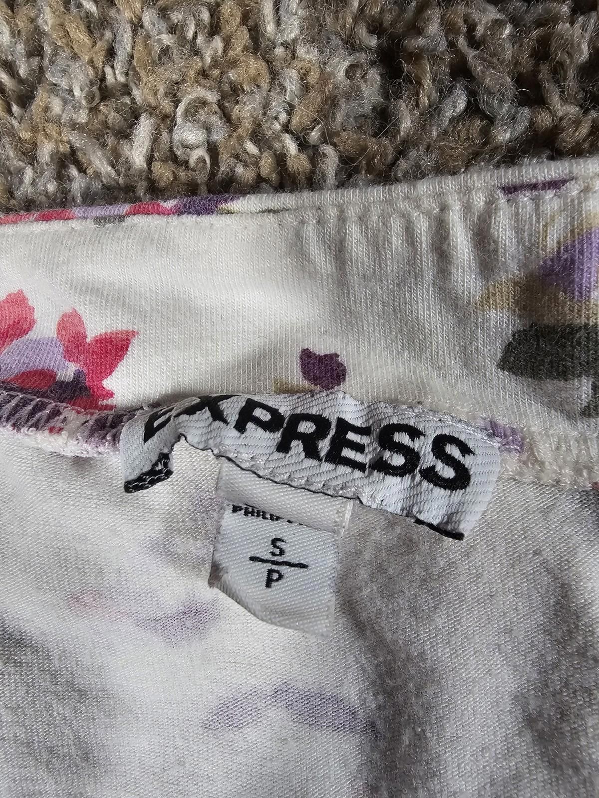 Express Express White Floral Tank Top Small Size S / US 4 / IT 40 - 2 Thumbnail
