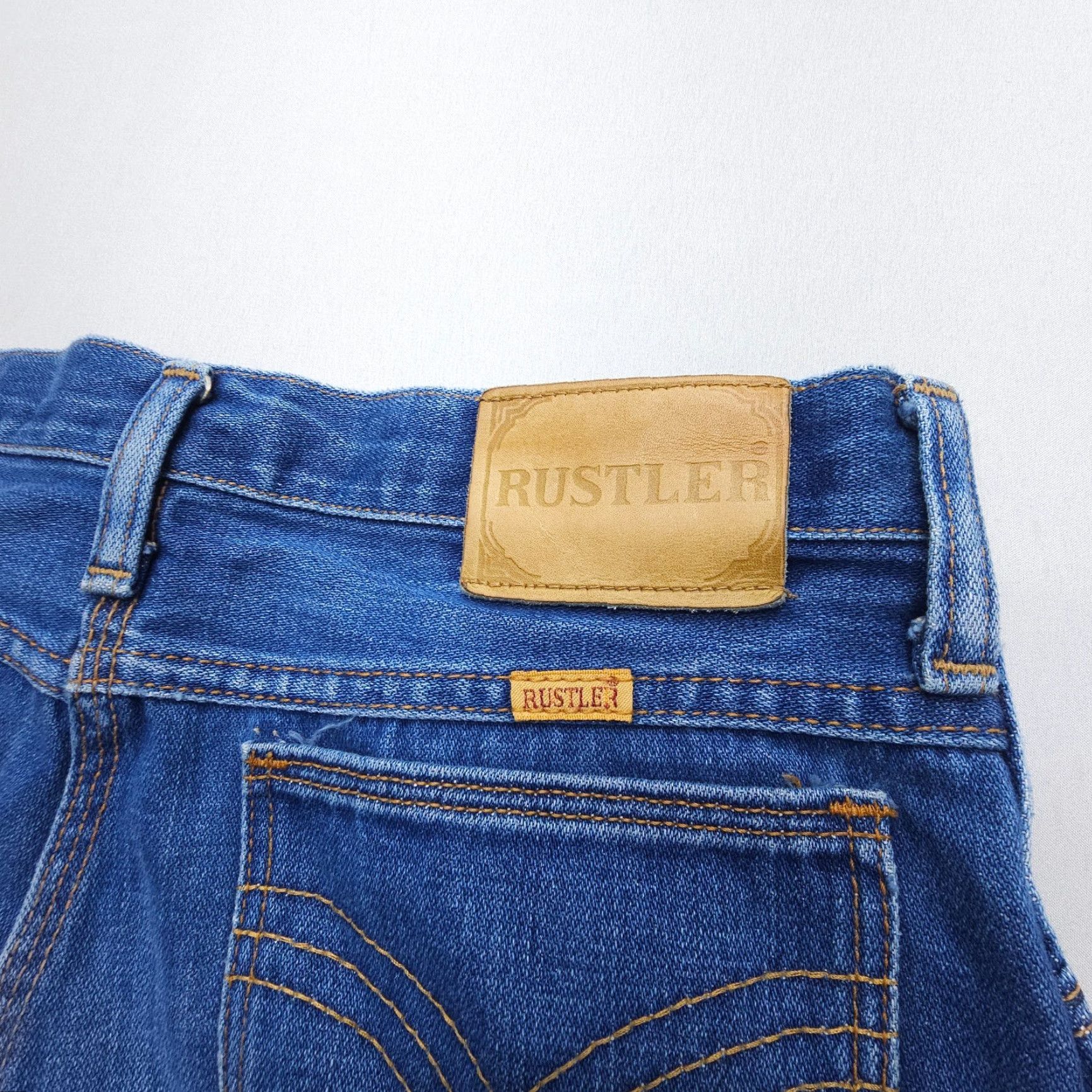 Vintage VINTAGE Rustler Jeans Mens Bootcut 5-Pocket Design Denim Blue 31 Inseam 30-31 Waist Regular Size US 31 - 7 Thumbnail