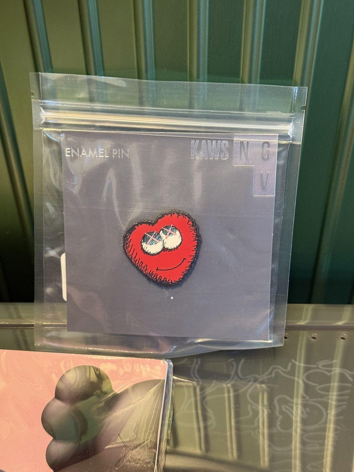 Kaws KAWS X NGV HEART PIN Size ONE SIZE - 2 Thumbnail