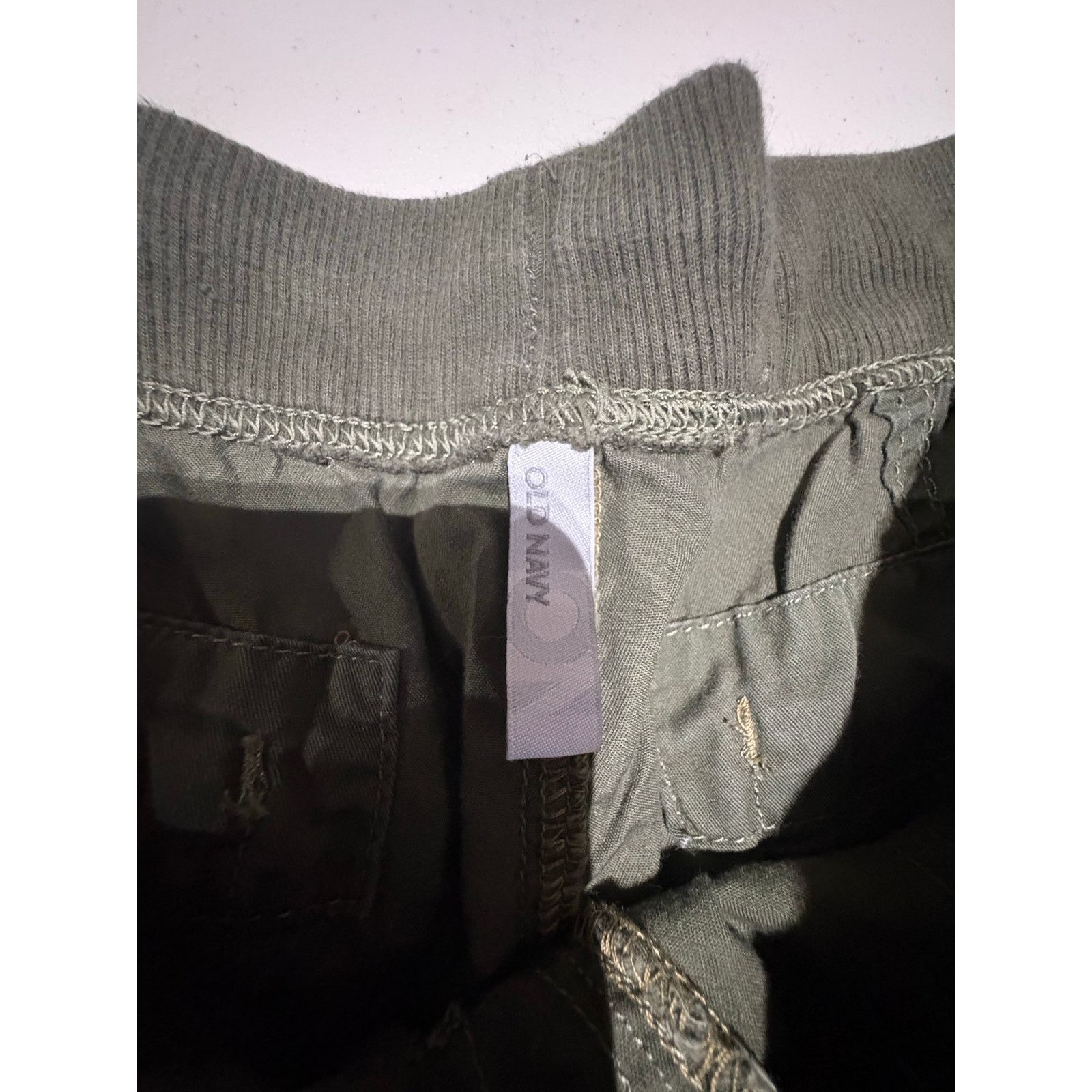 Old Navy Old Navy Women’s Olive Green Cargo Shorts Low Rise Sz Medium Size 30" / US 8 / IT 44 - 2 Thumbnail