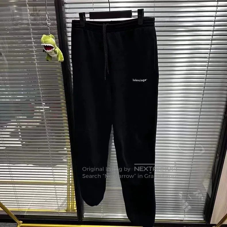 Balenciaga Balenciaga size XS Black small logo sweatpants Size US 27 - 1 Thumbnail