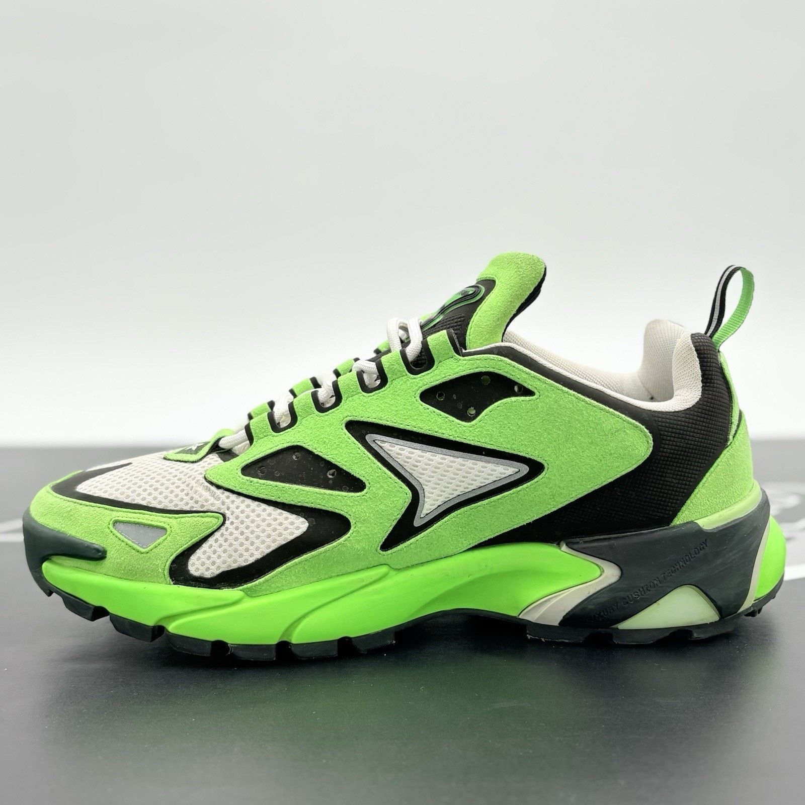 Louis Vuitton Louis Vuitton Tactic Runner ' Green ' | GREAT CONDITION! Size US 8.5 / EU 41-42 - 4 Thumbnail