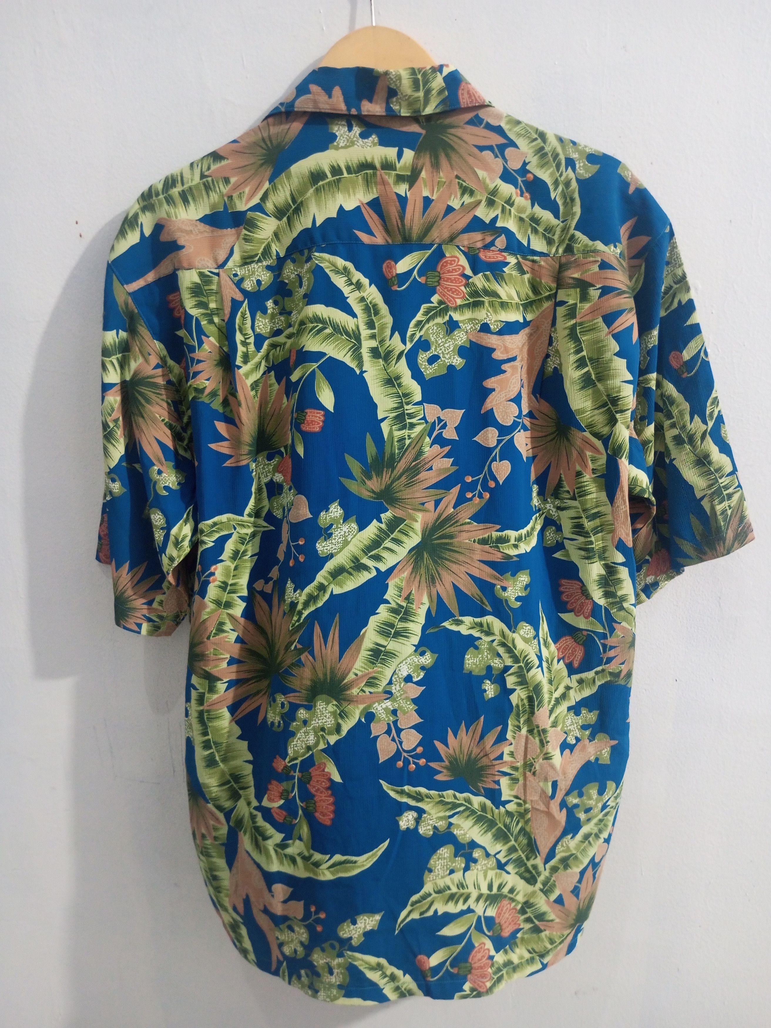 20471120 Vintage sensasional breeze folral Hawaiian silk shirt Size US L / EU 52-54 / 3 - 5 Thumbnail