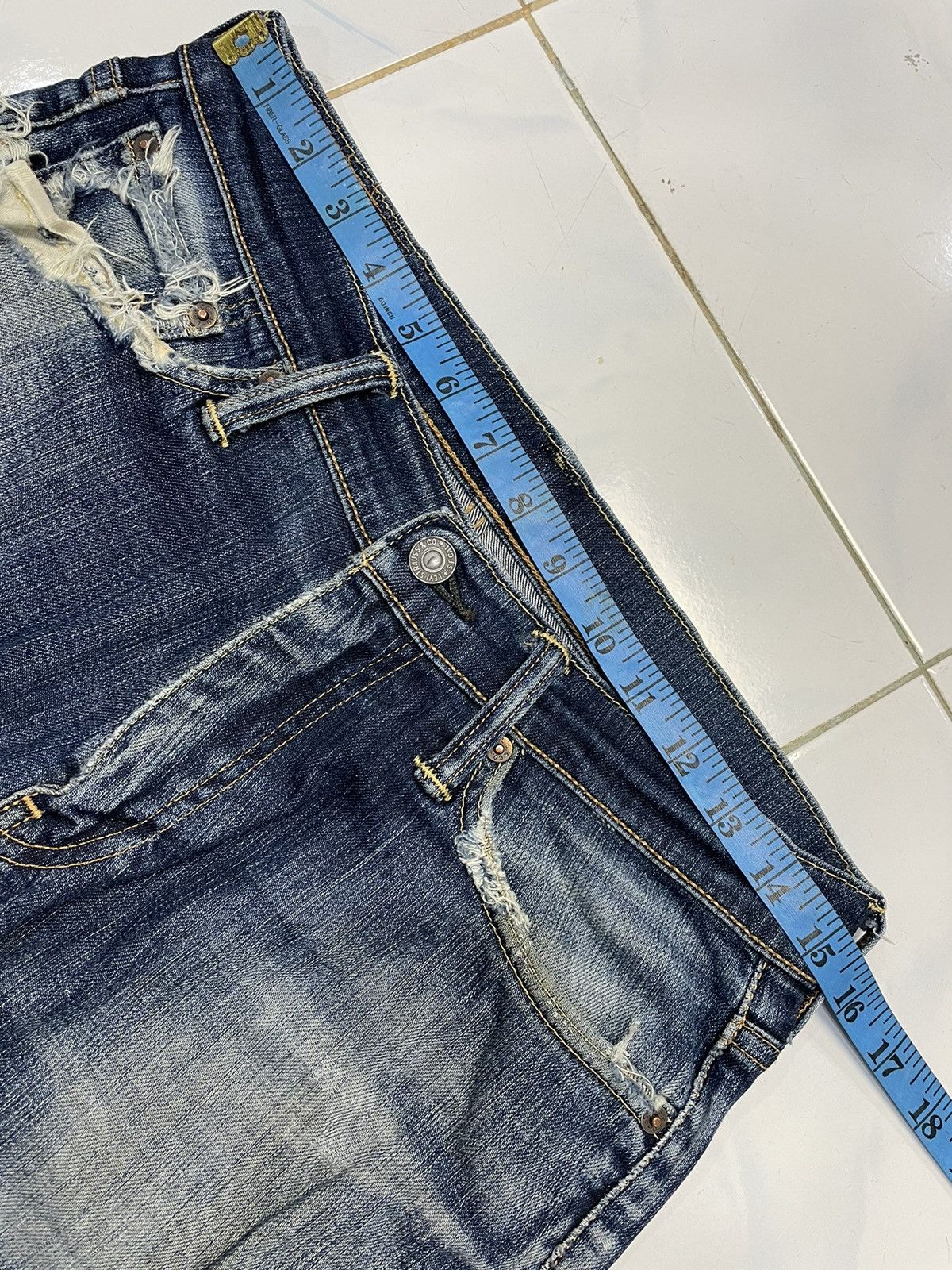 Levi's Vintage Levi's 541 Distressed Faded Jeans Size US 30 / EU 46 - 12 Thumbnail