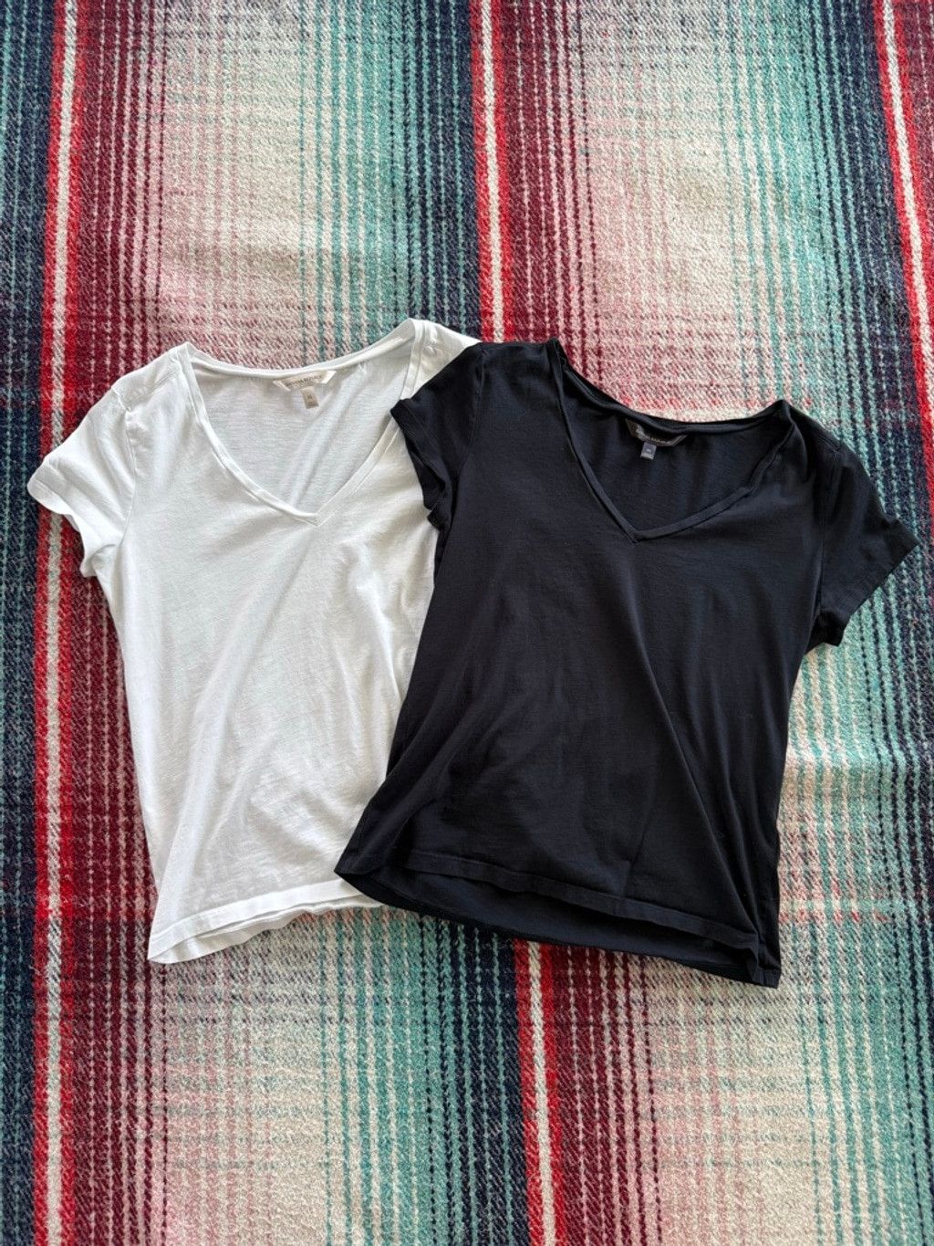 Banana Republic Women's Banana Republic Short Sleeve V-Neck T-Shirt Bundle X Size XS / US 0-2 / IT 36-38 - 1 Thumbnail