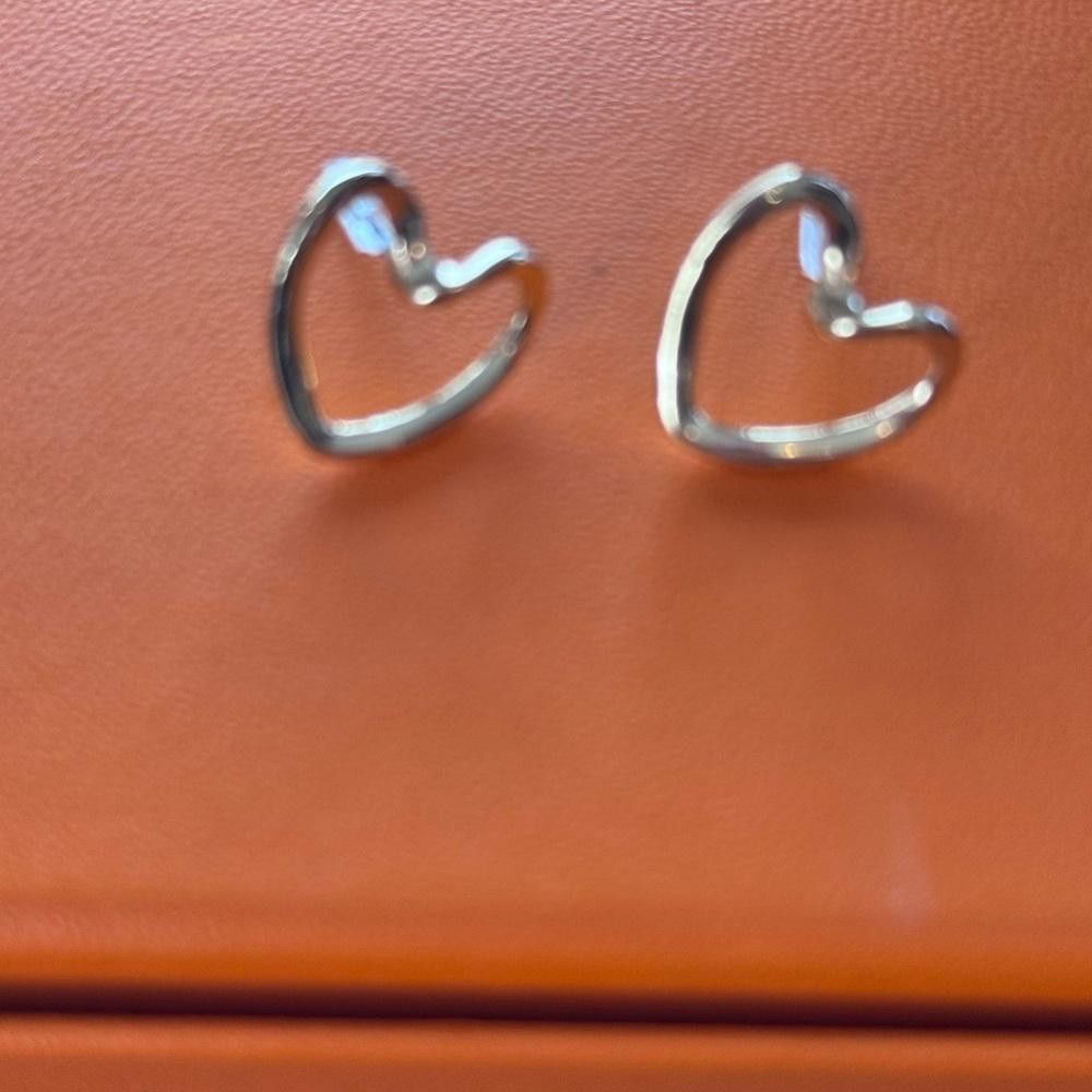 Designer Gold heart stud earrings - perfect for Valentine’s Day Day! Size ONE SIZE - 3 Thumbnail