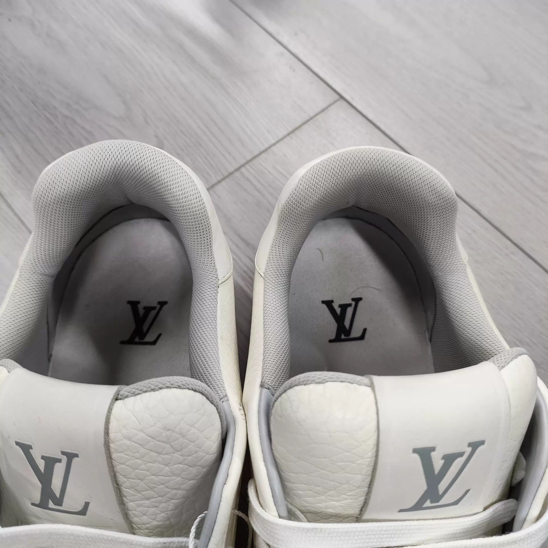 Louis Vuitton Louis Vuitton White Cement Leather Trainer US 9 Size US 9 / EU 42 - 2 Thumbnail
