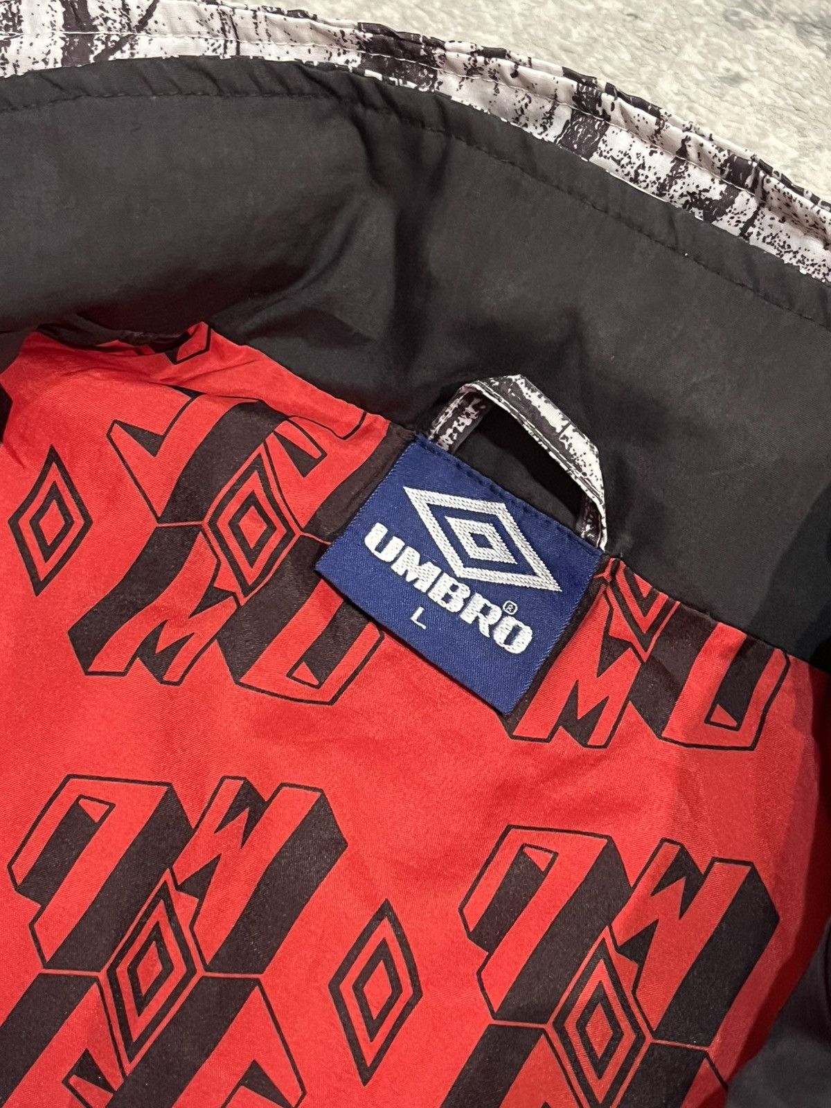 Umbro Vintage Umbro Manchester United 1992/93 Jacket Size US L / EU 52-54 / 3 - 8 Thumbnail