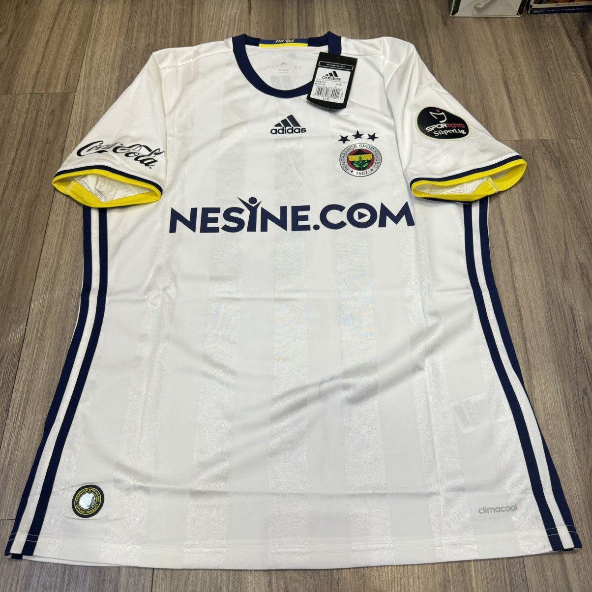 Adidas Fenerbahce 16/17 away shirt #10 V.Persie (bnwt) Size US L / EU 52-54 / 3 - 1 Thumbnail