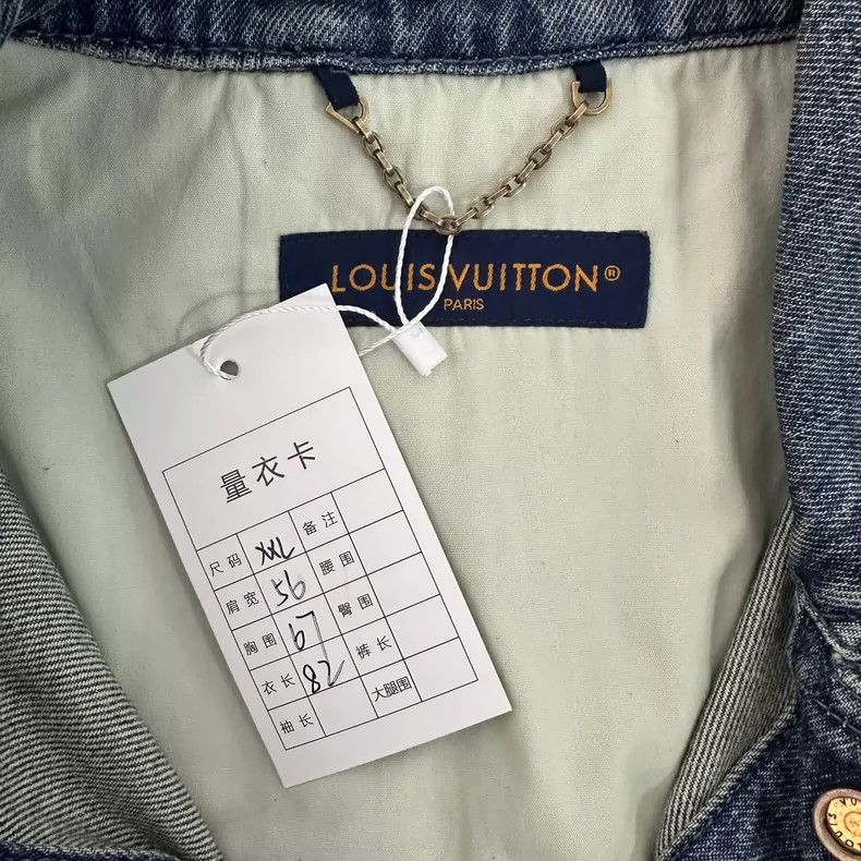 Louis Vuitton Louis Vuitton FW23 Logo Embossed Single-Breasted Short Slee Size US XXL / EU 58 / 5 - 4 Thumbnail