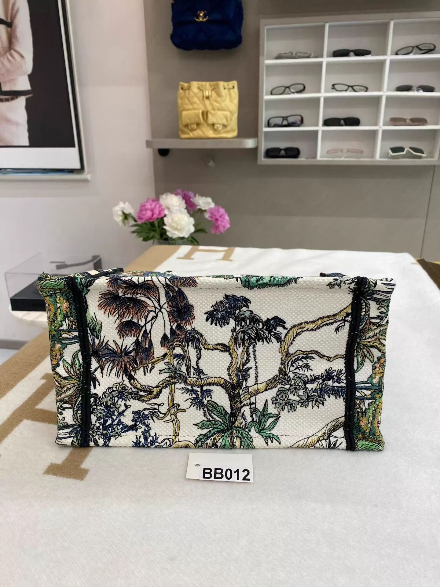 Dior Dior Book Tote Embroidered Animal Floral Canvas Size ONE SIZE - 8 Thumbnail
