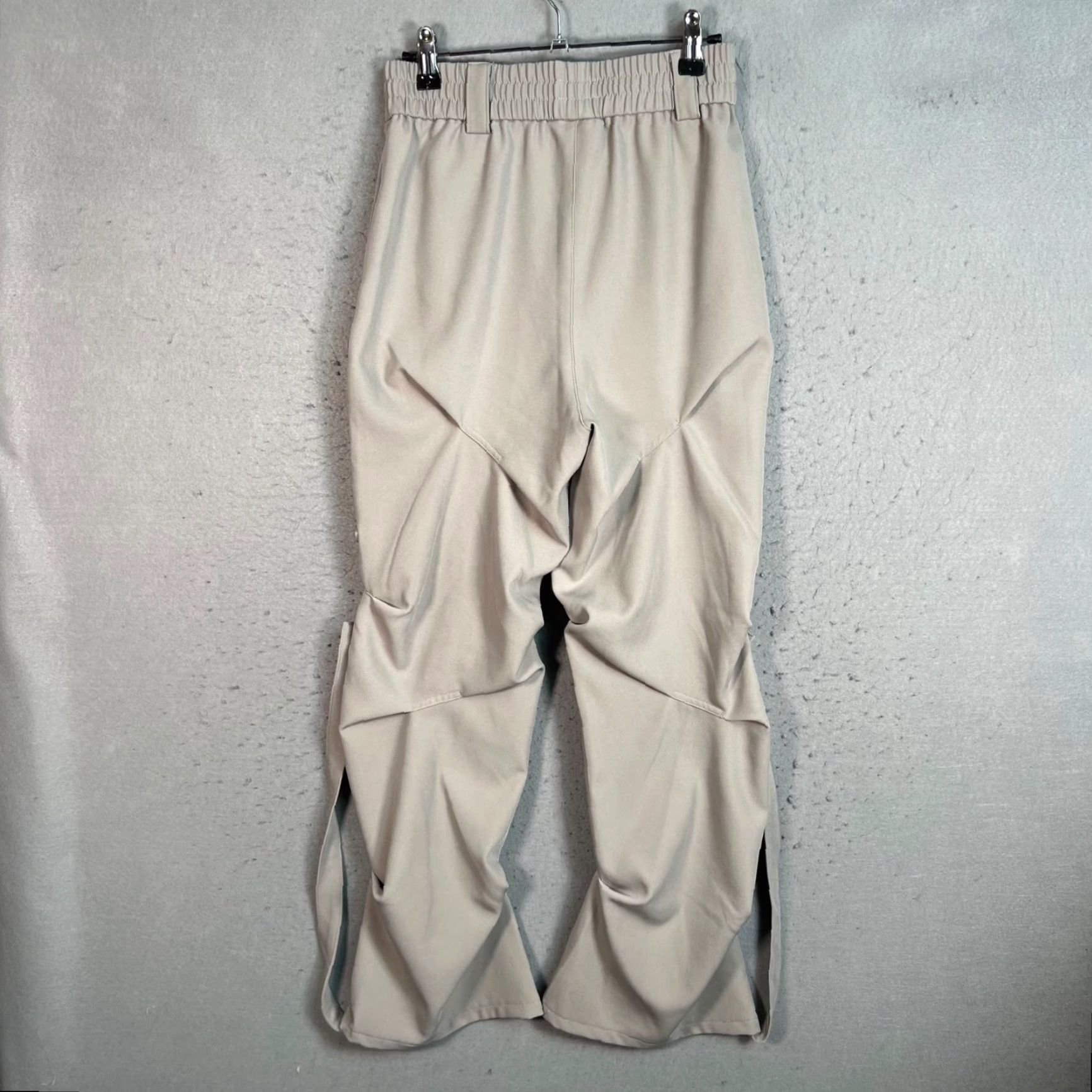 Vintage VINTAGE LOSTCTRL Womens Cargo Pants XS Beige Elastic Waist Pleated Creased Straight 28in Inseam Women Beige Cargo Size 26" / US 2 / IT 38 - 2 Thumbnail