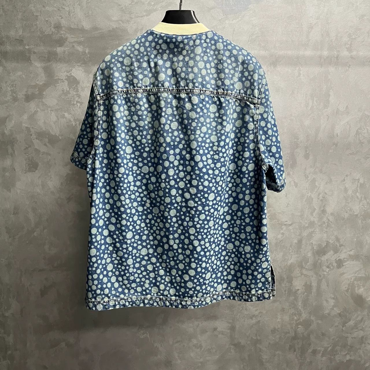 Louis Vuitton Louis Vuitton Polka Dot Logo Print Shirt Size US XL / EU 56 / 4 - 5 Thumbnail