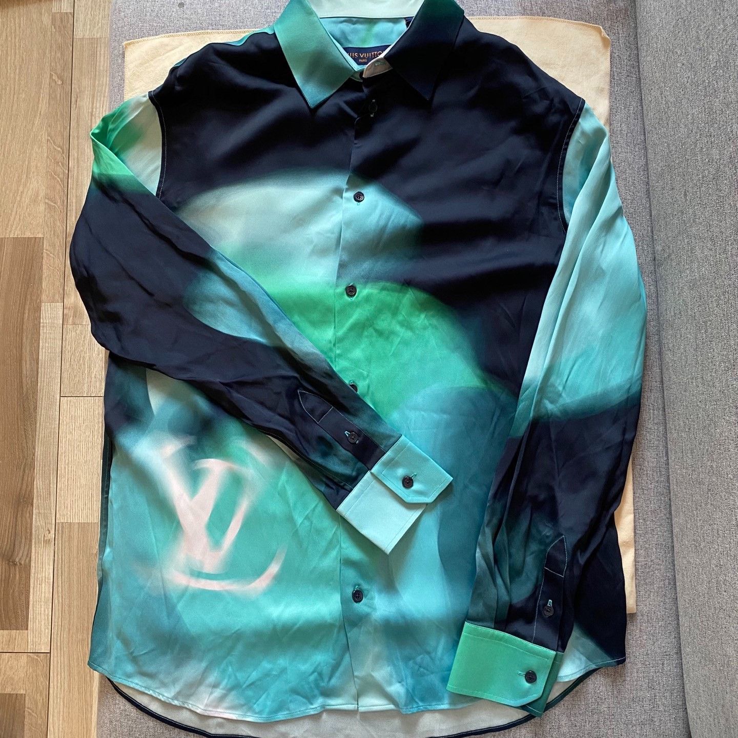 Louis Vuitton LV Men's Gradient Shirt Size US L / EU 52-54 / 3 - 1 Thumbnail