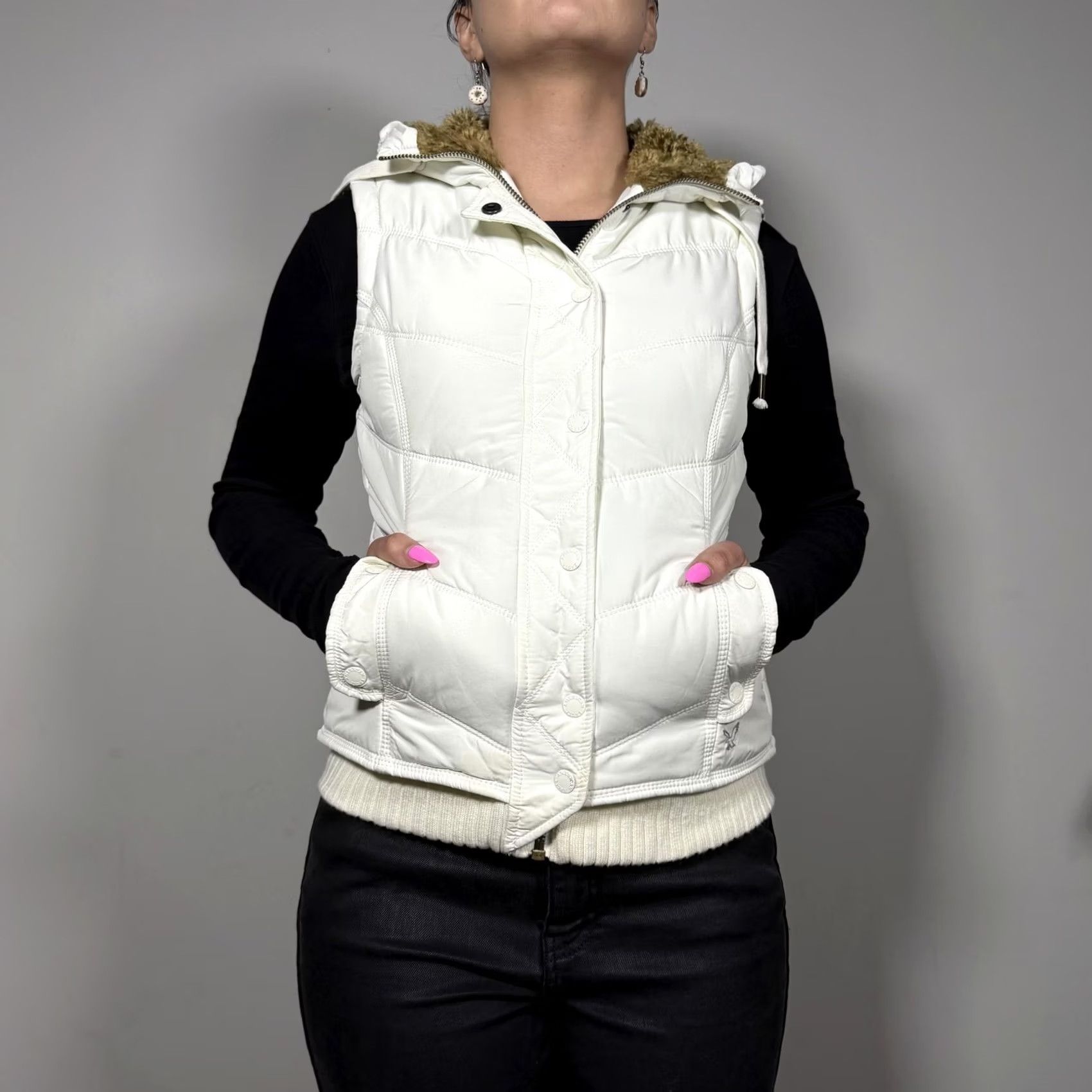 American Eagle Outfitters VINTAGE Y2K American Eagle Puffer Vest Womens XS Petite White Quilted Hooded Faux Fur Size XS / US 0-2 / IT 36-38 - 2 Thumbnail