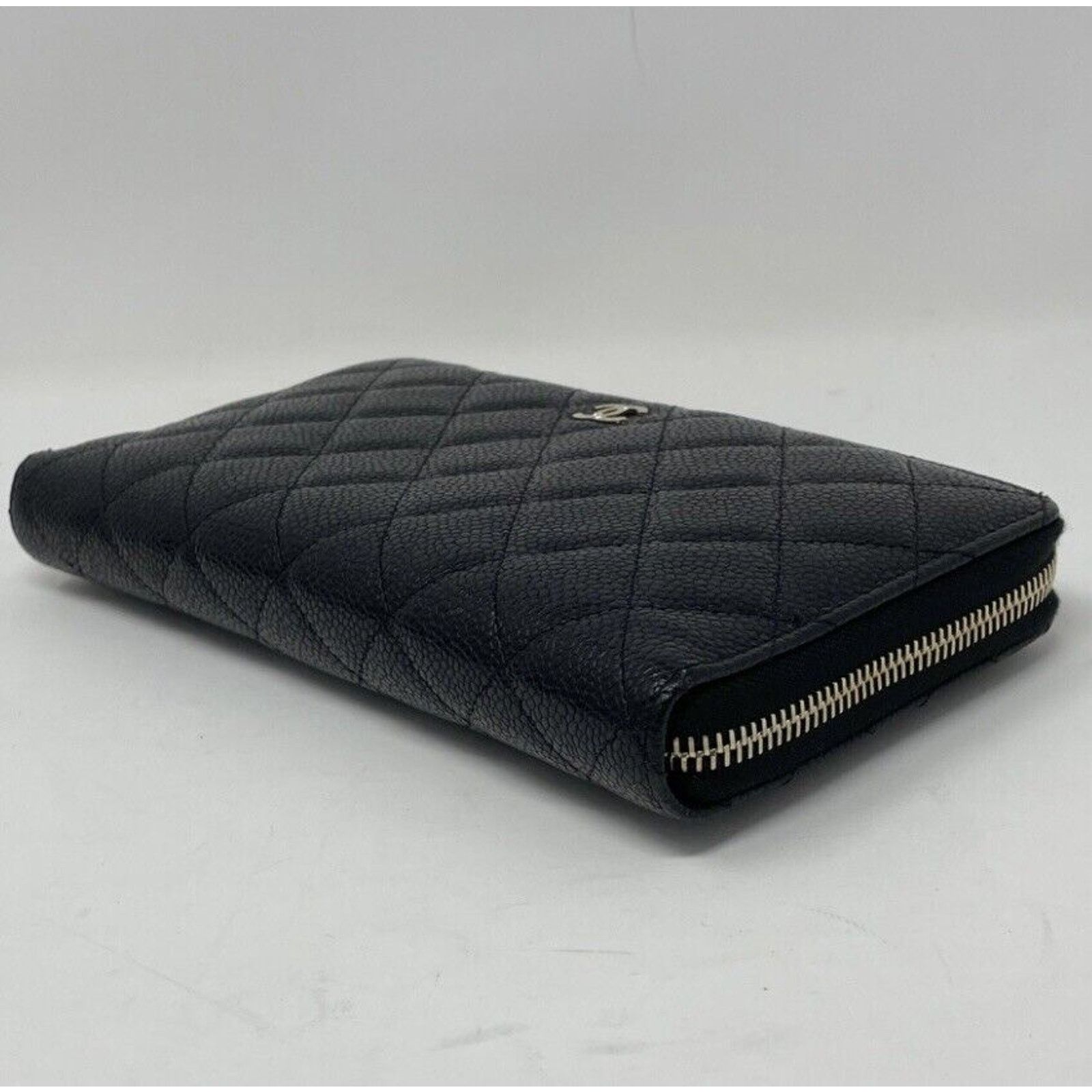 Chanel Authentic chanel quilted caviar zip wallet Size ONE SIZE - 8 Thumbnail