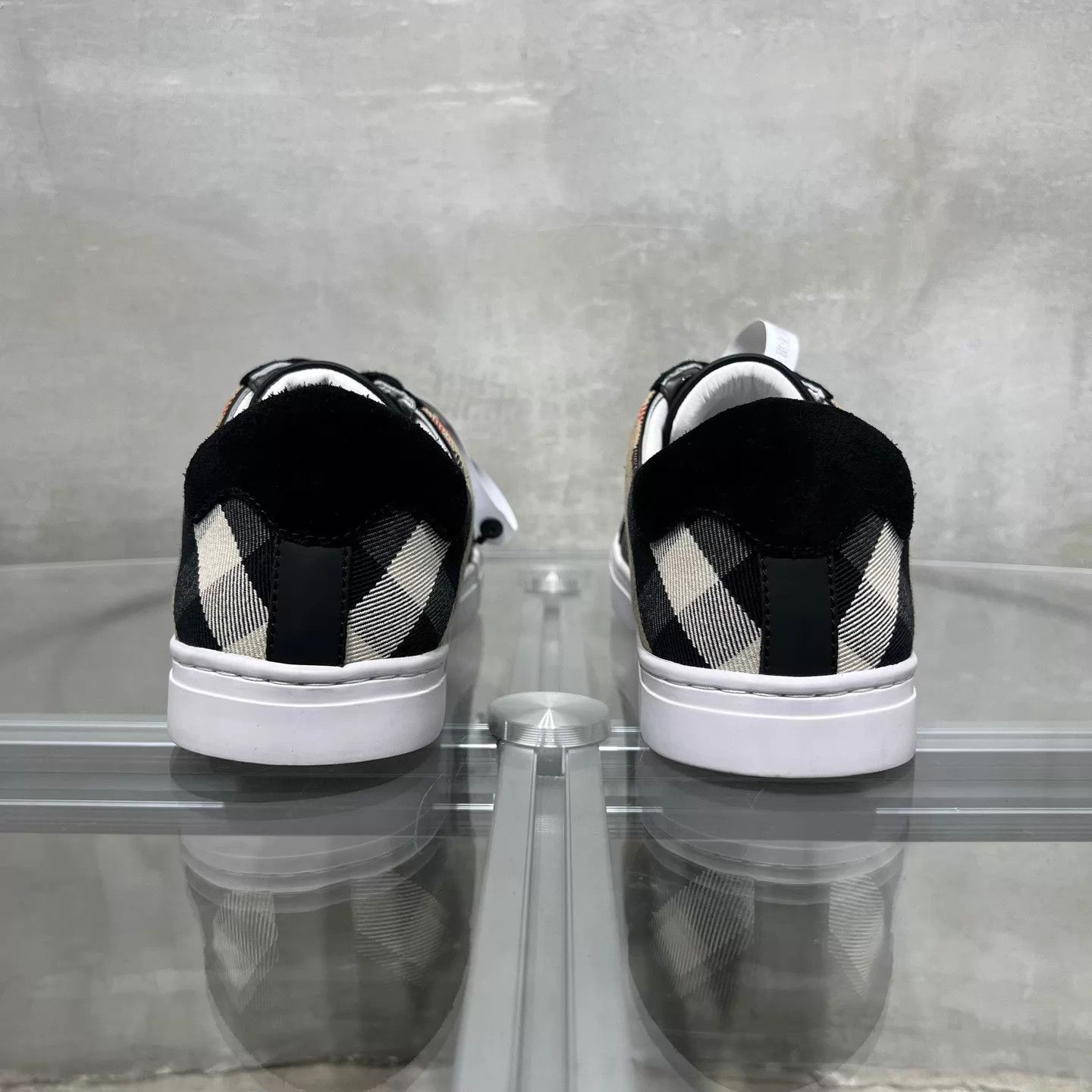 Burberry Burberry Black Check Sneakers 42 Size US 9 / EU 42 - 6 Thumbnail