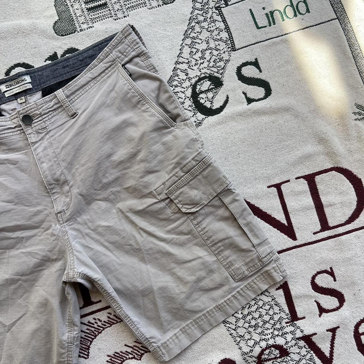 Vintage Crazy Vintage Y2K/2000s Baggy BillaBong Cream Skater Style Cargo Shorts! Size US 36 / EU 52 - 3 Thumbnail