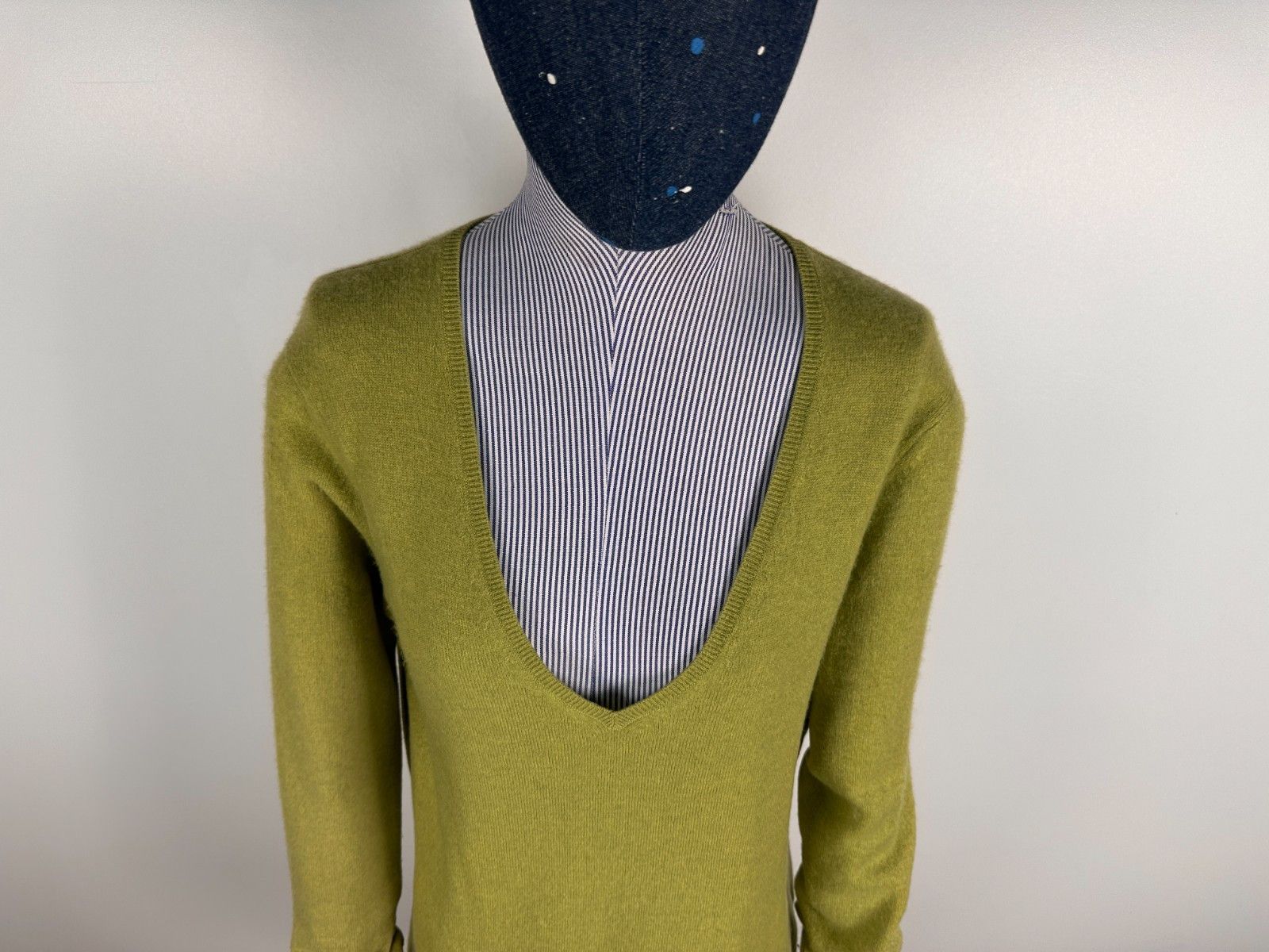 Uniqlo Uniqlo Cashmere V Neck Long Sleeve Knit Jumper Womens Size L Size L / US 10 / IT 46 - 2 Thumbnail