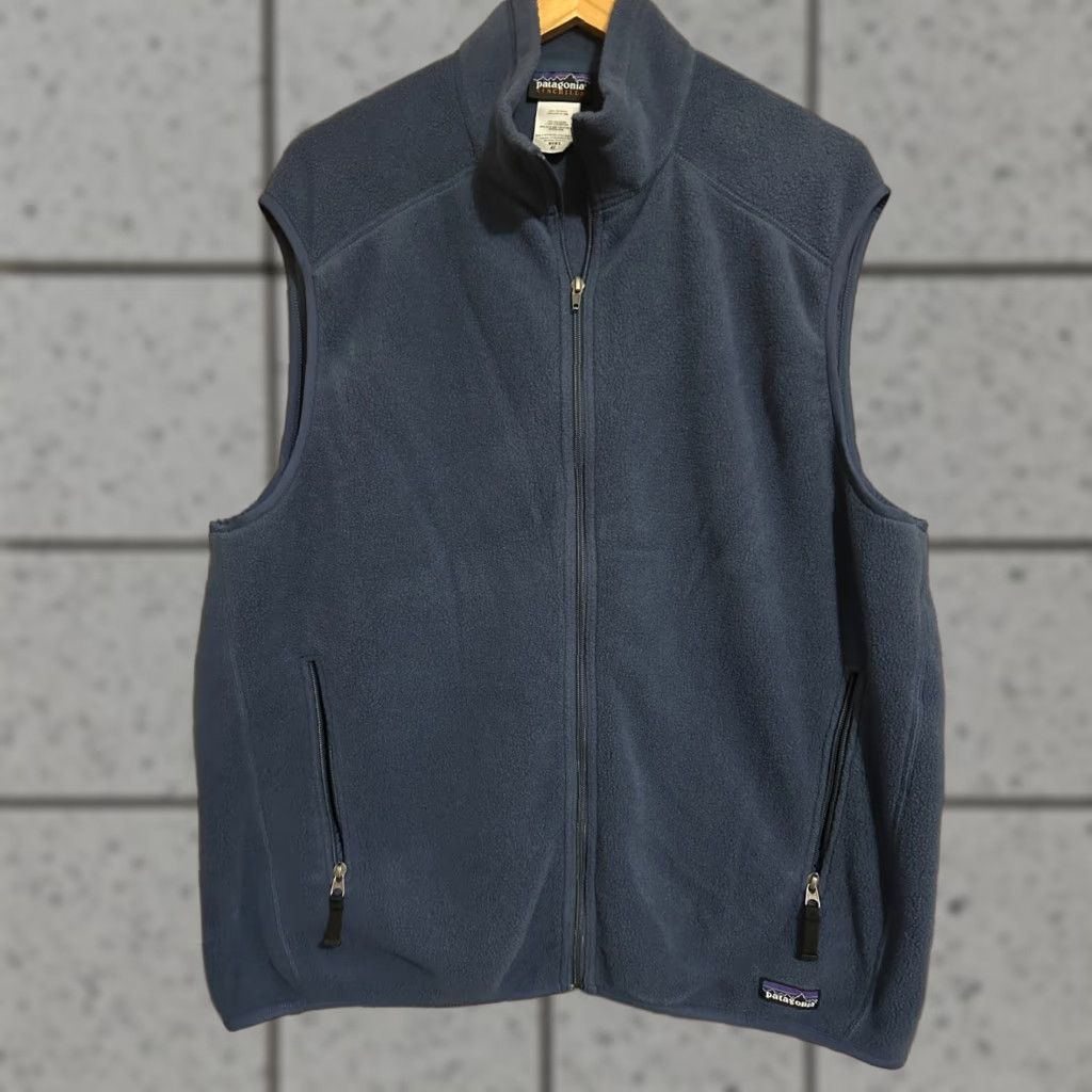 Patagonia VINTAGE Patagonia Synchilla Vest Navy XL Full Zip Stand-Up Collar Hiking Men Regular Solid Polyester Fleece 90s Outdoor Casual Winter Spring Fall Size US XL / EU 56 / 4 - 1 Thumbnail