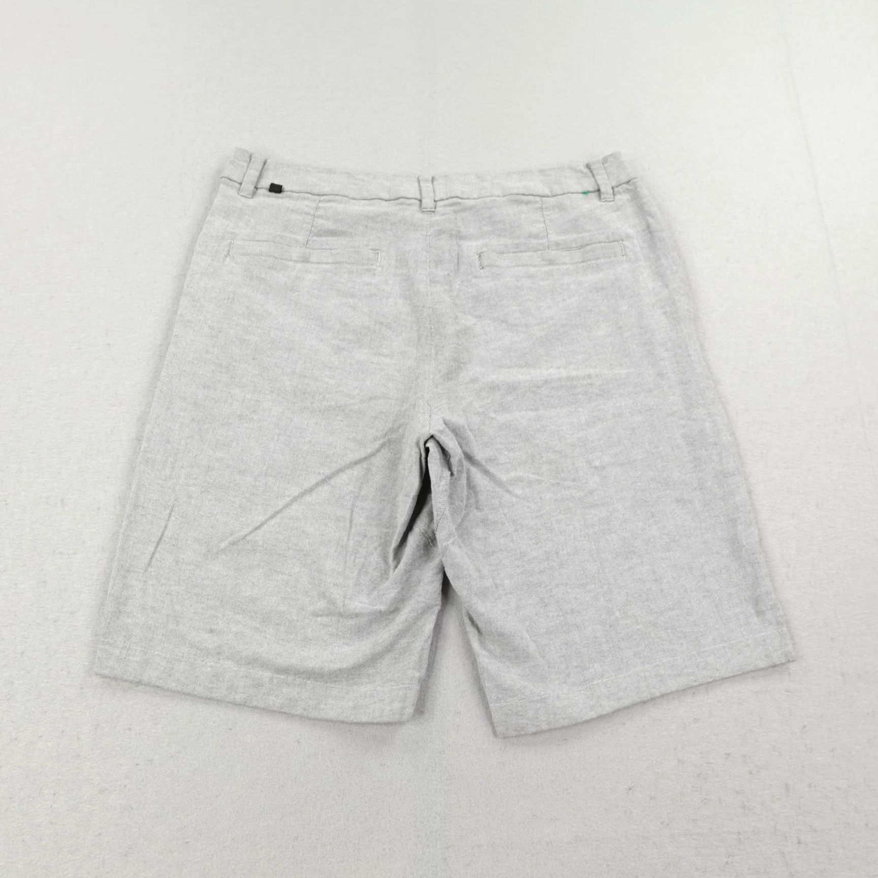 Lululemon VINTAGE Lululemon Chino Shorts Mens 33 Gray Casual Travel Workwear Lightweight Relaxed Pockets 10" Inseam Size US 33 - 3 Thumbnail