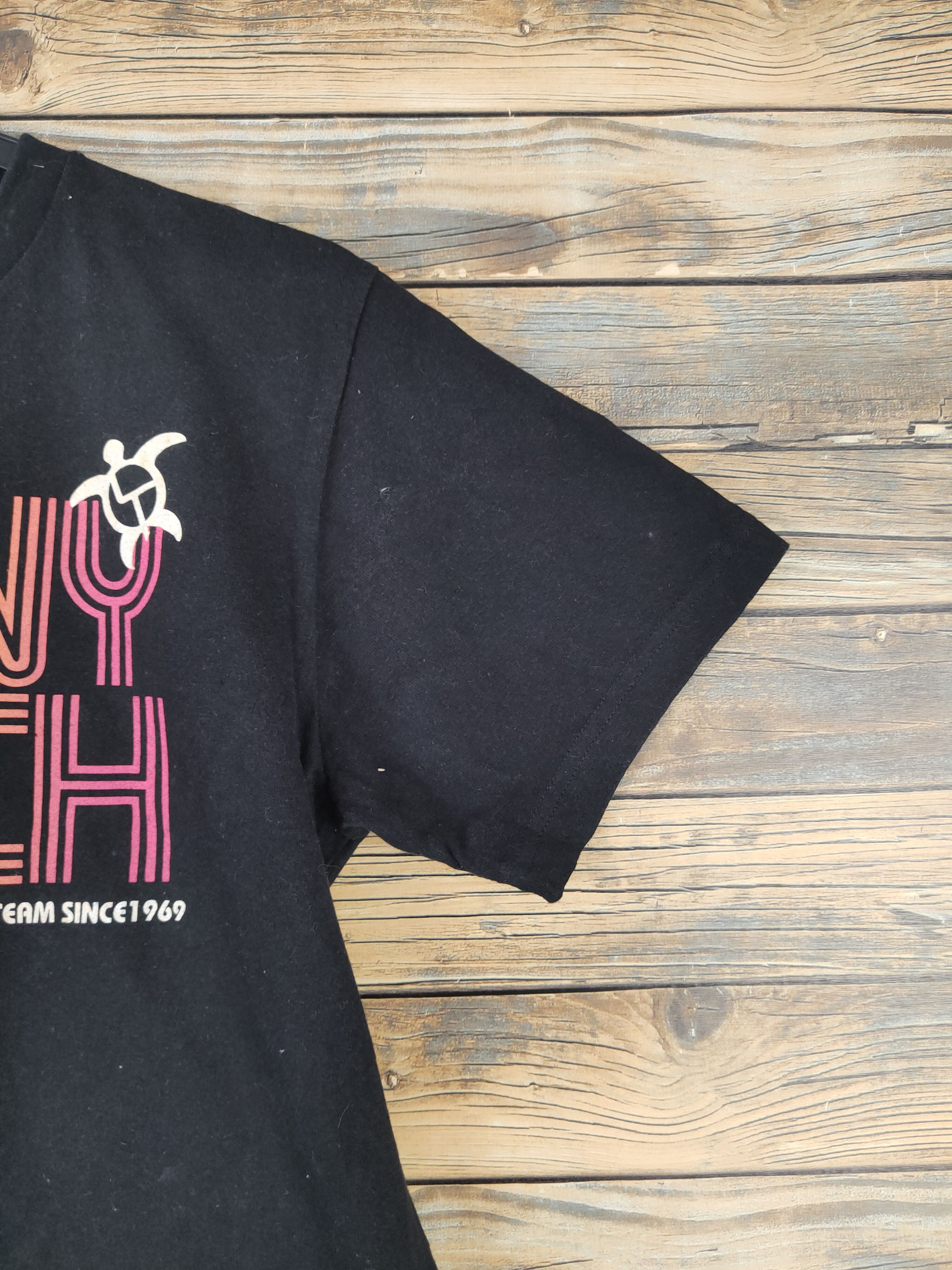 Japanese Brand × Vintage DL Team Goddess hawaian surf Black Short Sleeve T-shirt #627 Size US M / EU 48-50 / 2 - 8 Thumbnail