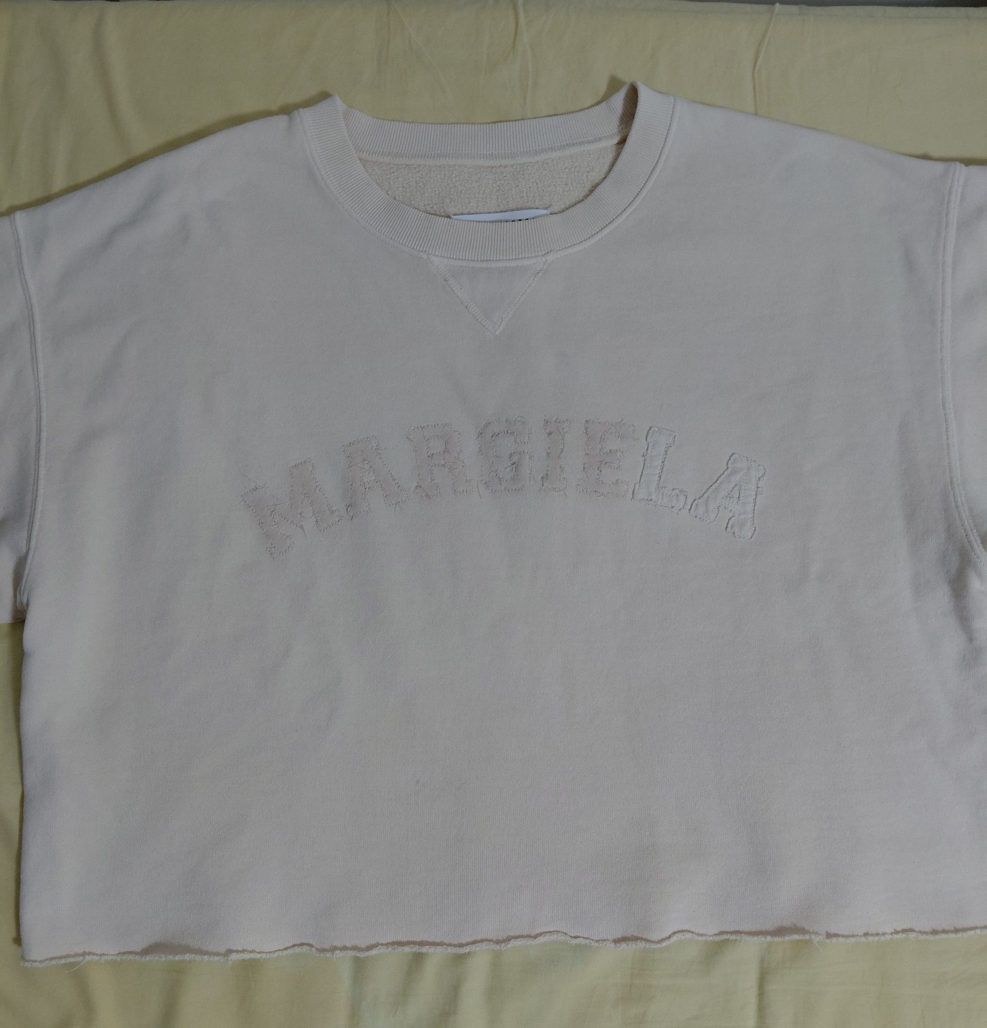 Maison Margiela Maison Margiela Distressed Logo Cropped Sweatshirt Wit Label Size L / US 10 / IT 46 - 4 Thumbnail