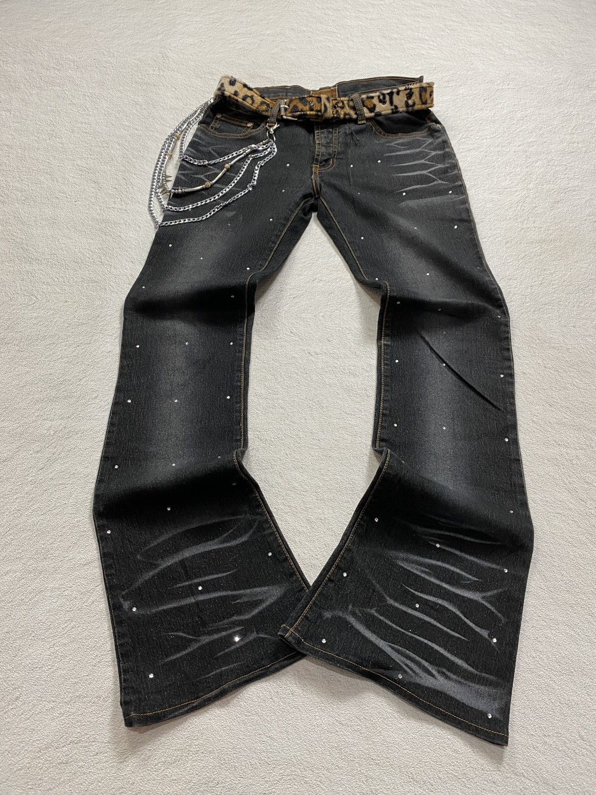 If Six Was Nine × Japanese Brand × Le Grande Bleu (L.G.B.) 2000s Pantomime Studed Glitch wash flare jean Size US 32 / EU 48 - 1 Thumbnail