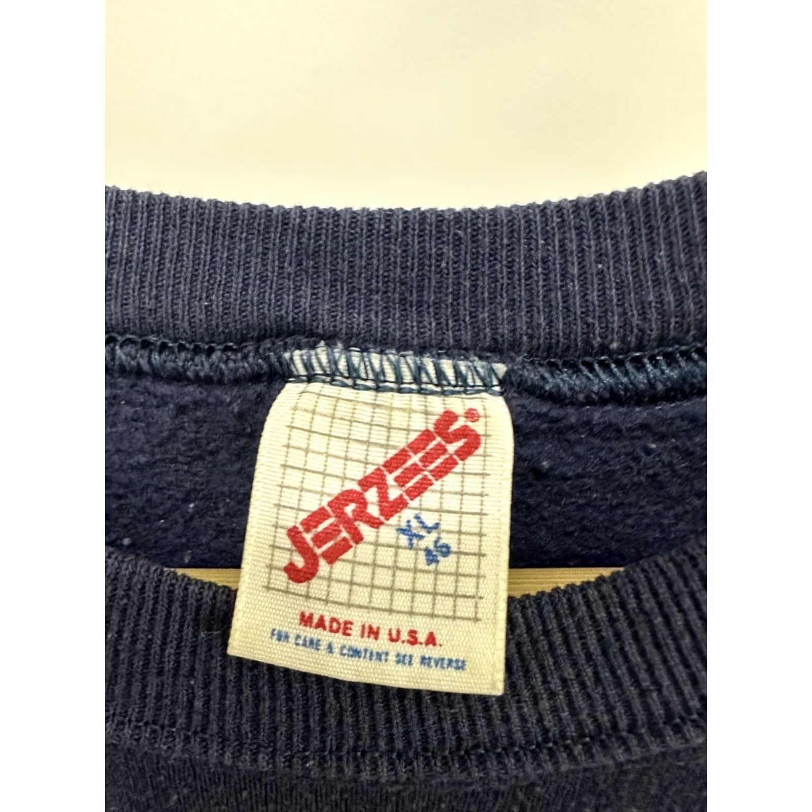 Jerzees VTG 80s NYSE Bulls Bears Trading Raglan Sweatshirt XL JERZEES Blue Pullover Men Stock Crypto 401K CandleStick WICK Old School Size US XL / EU 56 / 4 - 3 Thumbnail