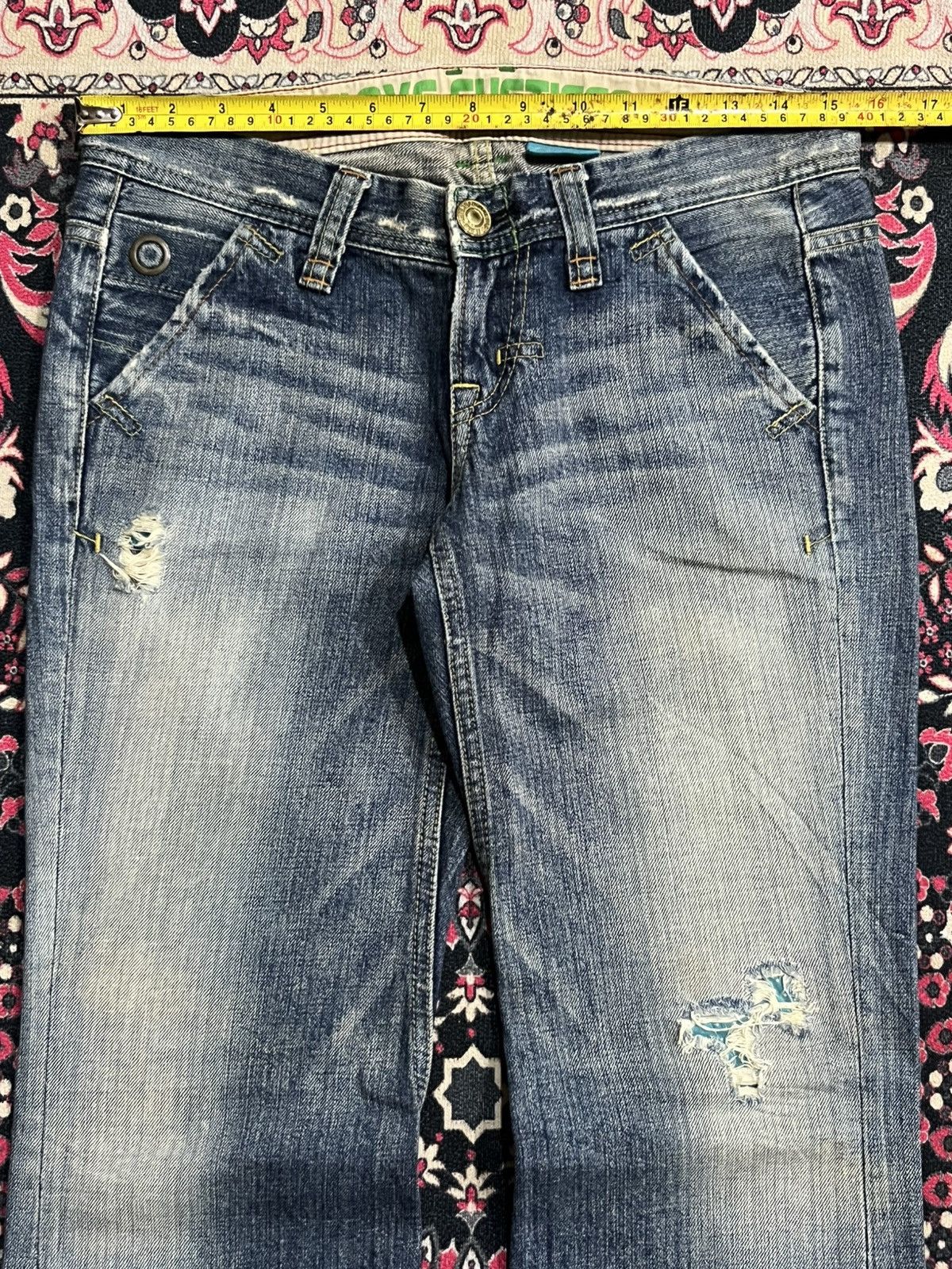 Japanese Brand Vintage Japanese Brand Low Rise Blue Wash Ripped Flare Jeans Size 30" / US 8 / IT 44 - 10 Thumbnail