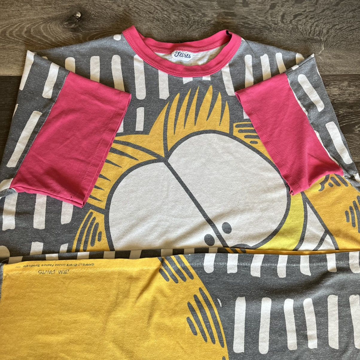 Vintage Vintage 90s Flirts Garfield All Over Print Graphic Logo Tee Size US XL / EU 56 / 4 - 7 Thumbnail
