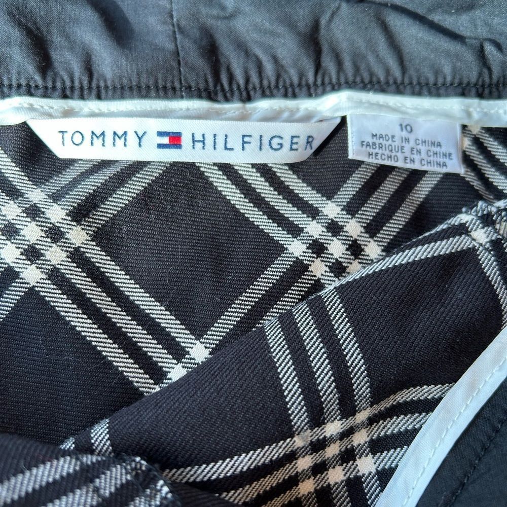 Tommy Hilfiger Tommy Hilfiger plaid Y2K Mini Skirt. Size 10. Used. Black an Size 32" / US 10 / IT 46 - 5 Thumbnail