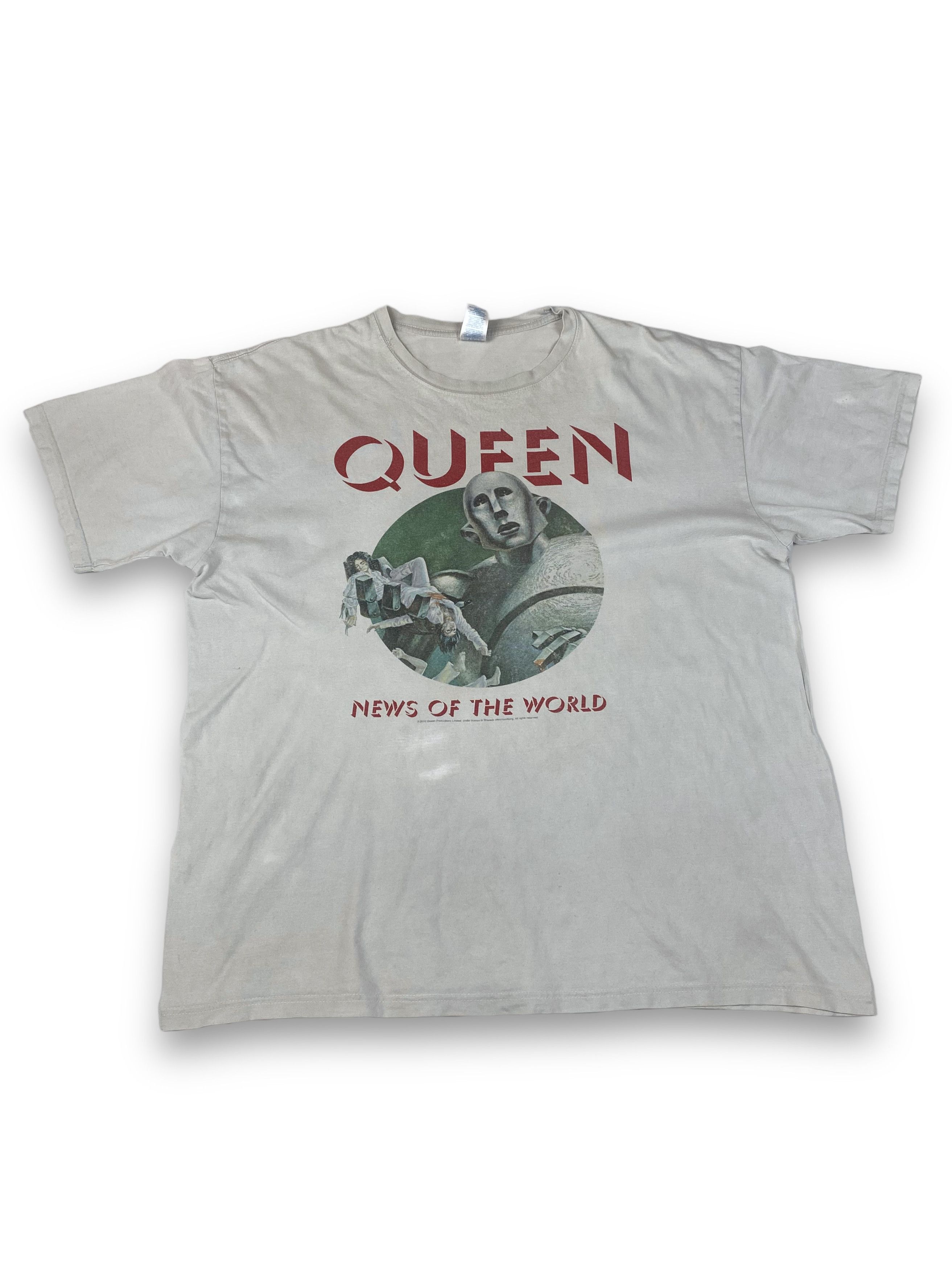 Band Tees Vintage 2012 QUEEN News Of The World Album Big Logo Tee M628 Size US XL / EU 56 / 4 - 1 Thumbnail