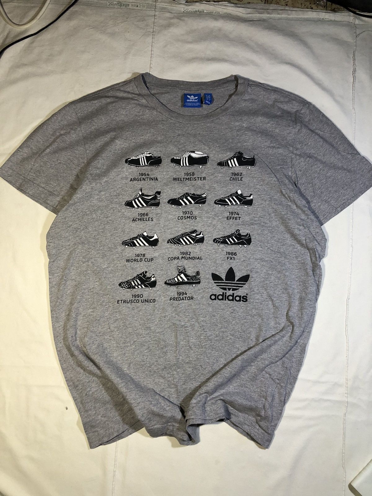 Adidas ADIDAS x VINTAGE x T-SHIRT Size US L / EU 52-54 / 3 - 1 Thumbnail