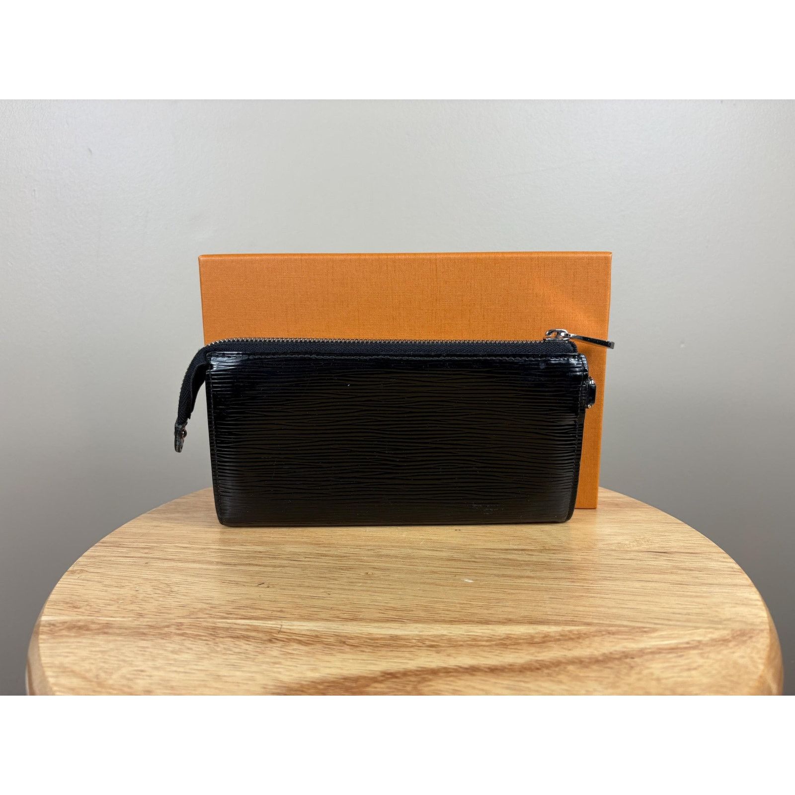 Louis Vuitton Authentic Louis Vuitton Black Epi Astrid Zippy Wallet w/ Box Size ONE SIZE - 2 Thumbnail