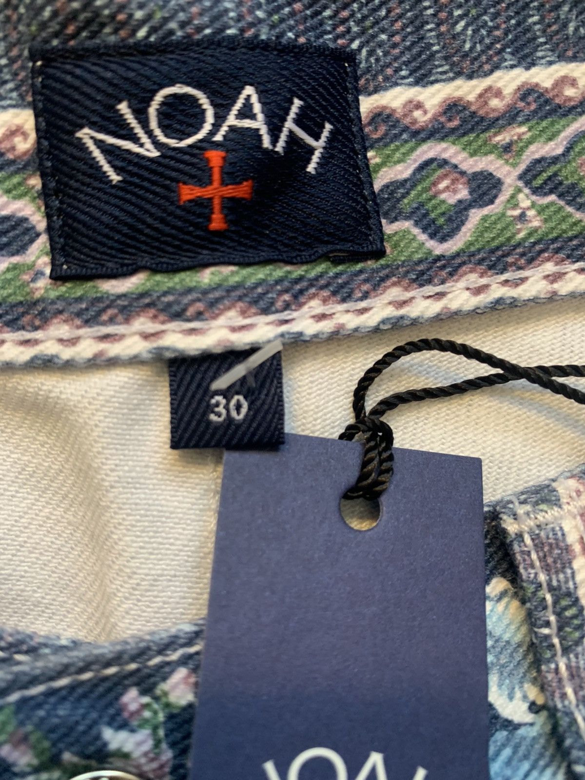 Noah NOAH 90’s STYLE DENIM STRIPED FLORAL SHORTS Size US 30 / EU 46 - 21 Thumbnail