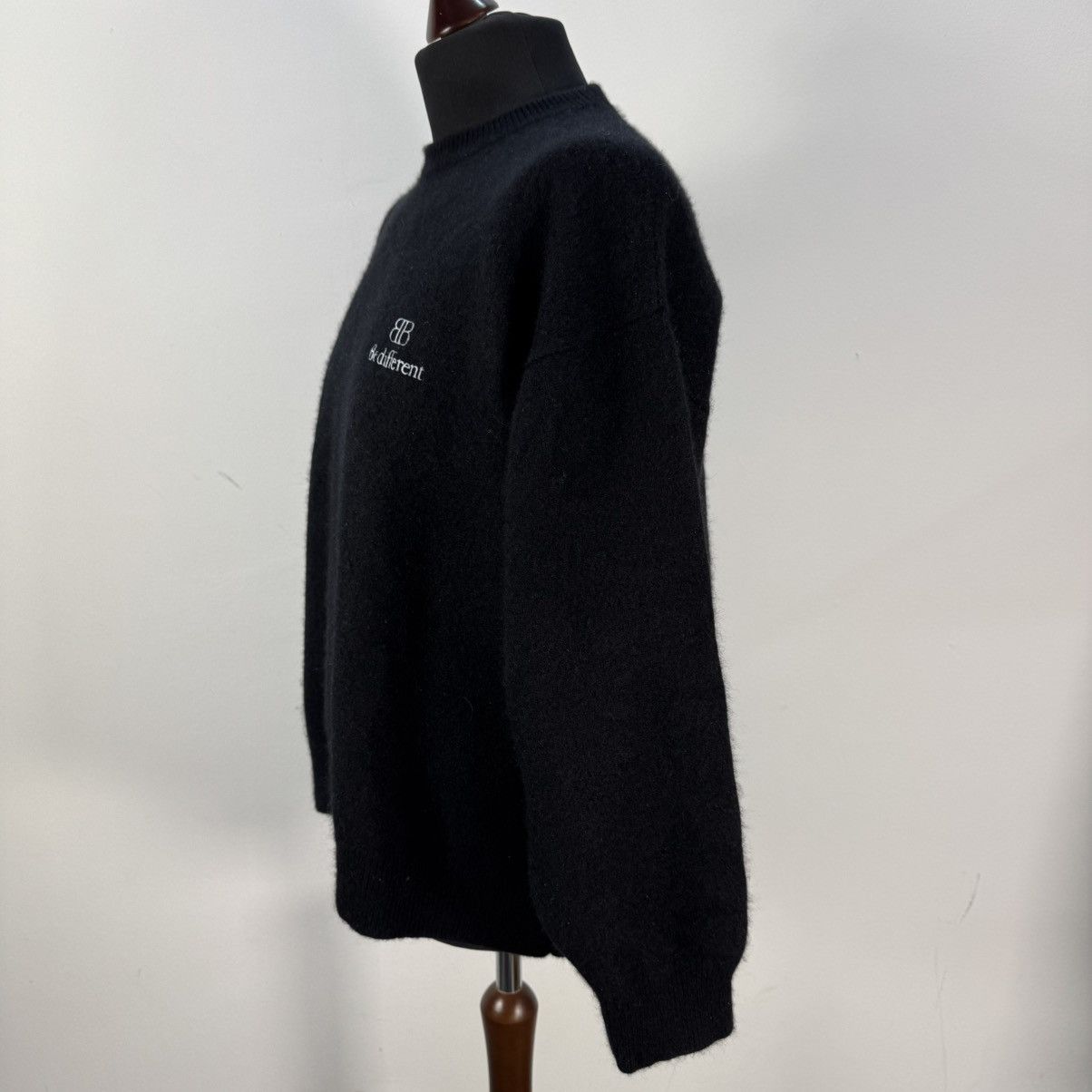 Balenciaga authentic BALENCIAGA “ Be different “ cashmere sweater black Size US XL / EU 56 / 4 - 4 Thumbnail