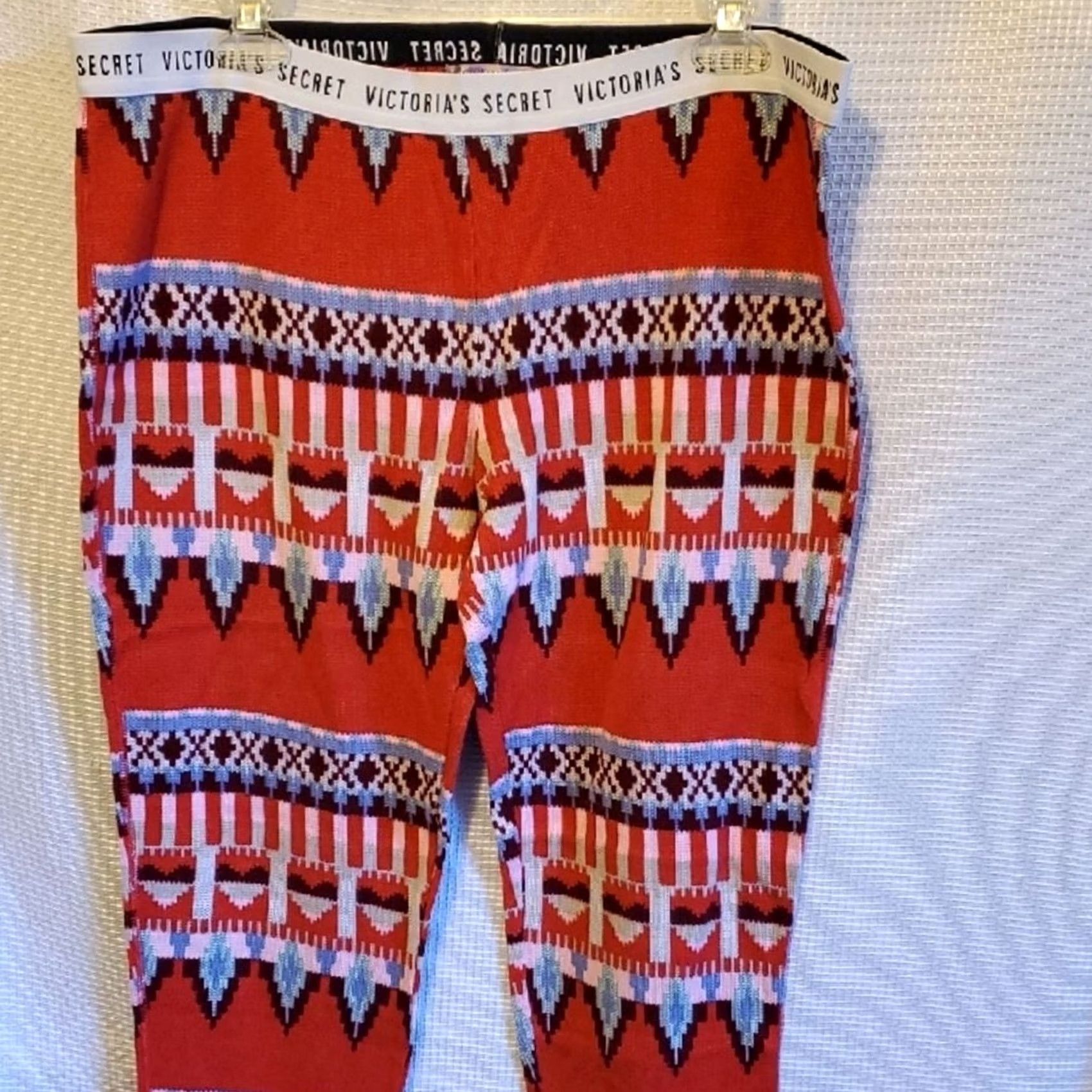 Victoria's Secret Victoria's Secret Red Geometric Leggings Bottoms Pajamas Holiday Sz XL Size 40" / US 18 - 3 Thumbnail