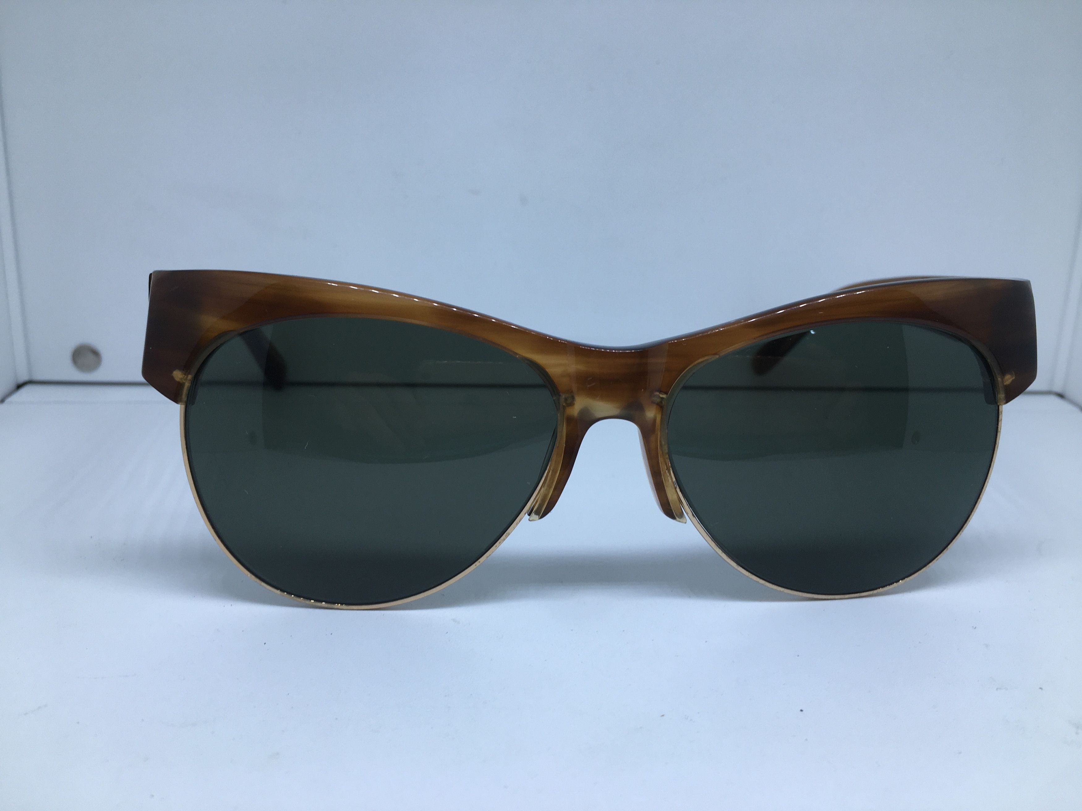 Linda Farrow LINDA FARROW Sunglasses White Peach Women display picture 1