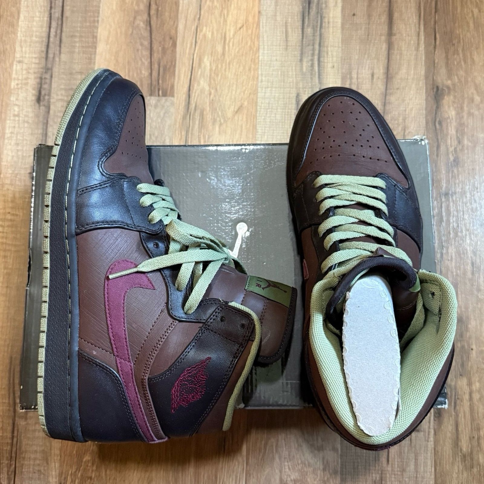 Jordan Brand 2010 Jordan 1 Retro High Velvet Brown Size US 10.5 / EU 43-44 - 1 Thumbnail