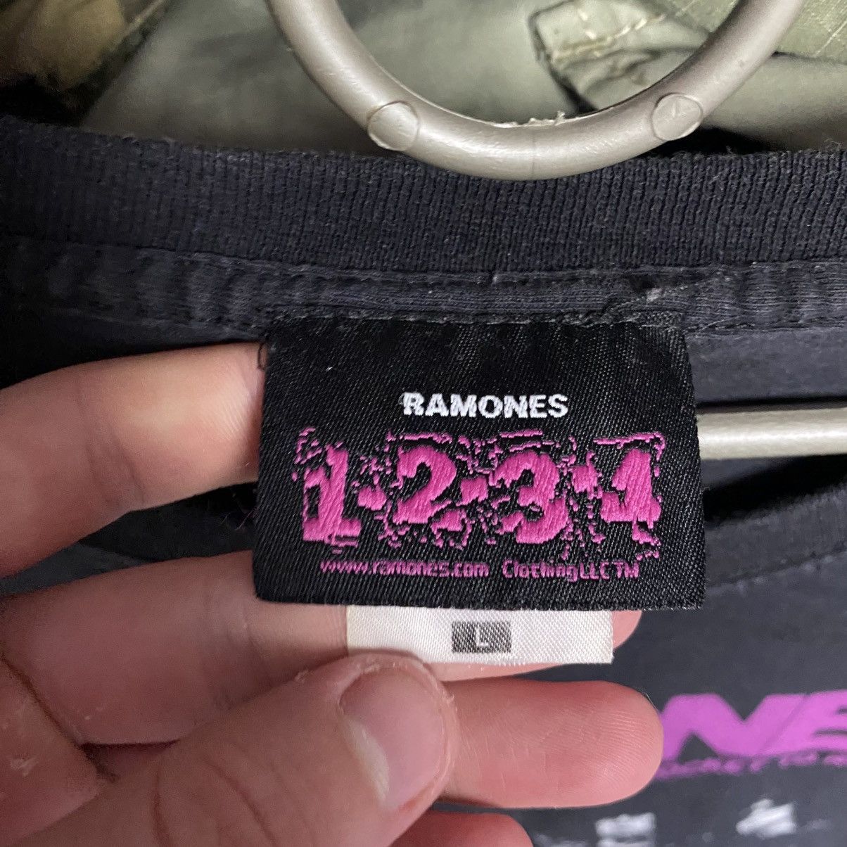 Band Tees Vintage Ramones Big Graphic logo 2000’s rock band tee size L Size US L / EU 52-54 / 3 - 4 Thumbnail