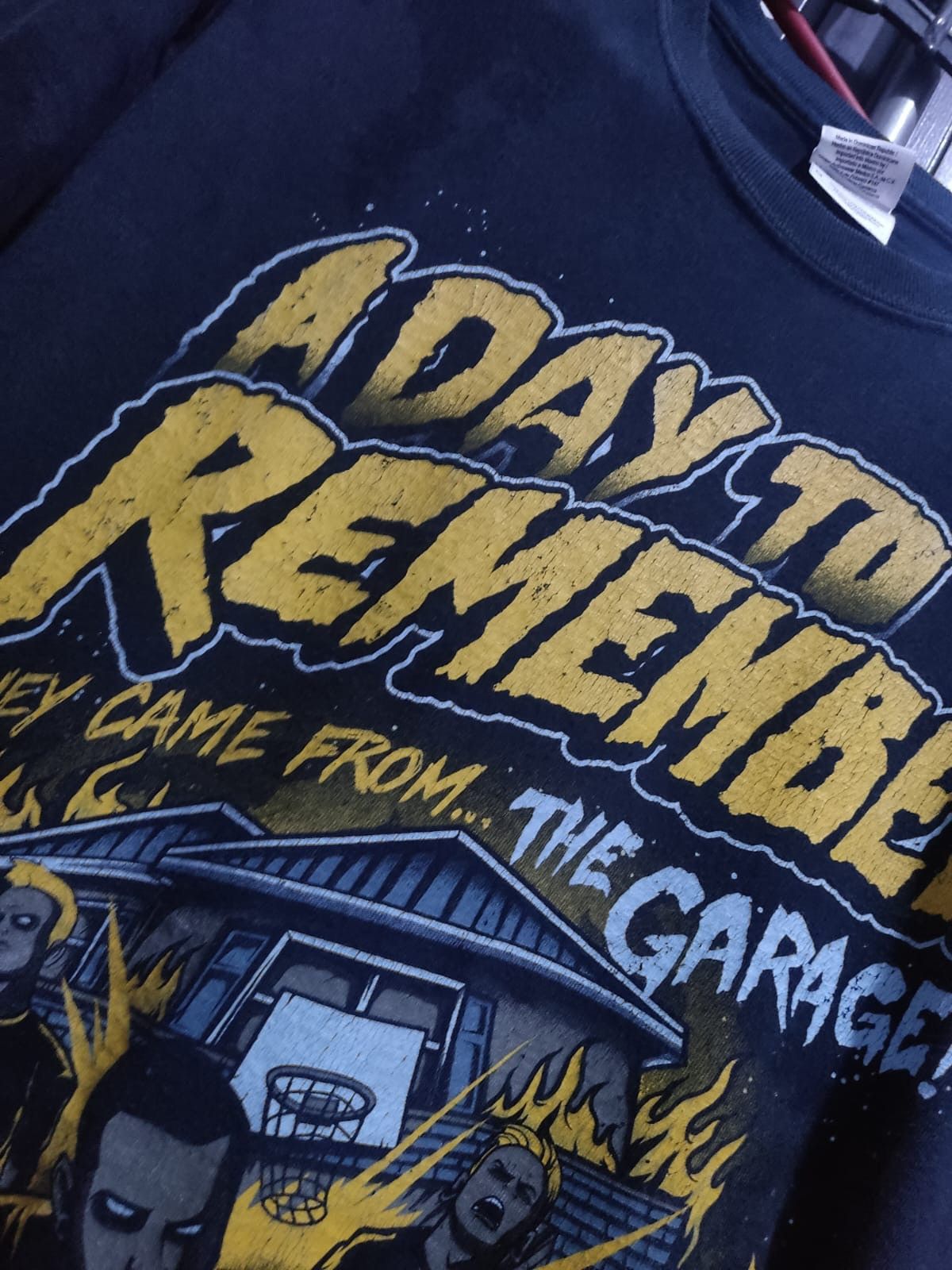 Band Tees A day to remember band tee Size US M / EU 48-50 / 2 - 3 Thumbnail