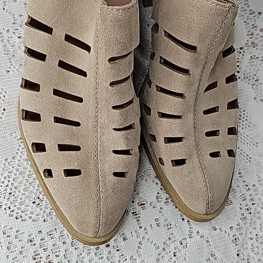 The Unbranded Brand 1. STATE ILEE leather cut out heeled ankle bootie heels 7.5 Size US 7.5 / IT 37.5 - 2 Thumbnail