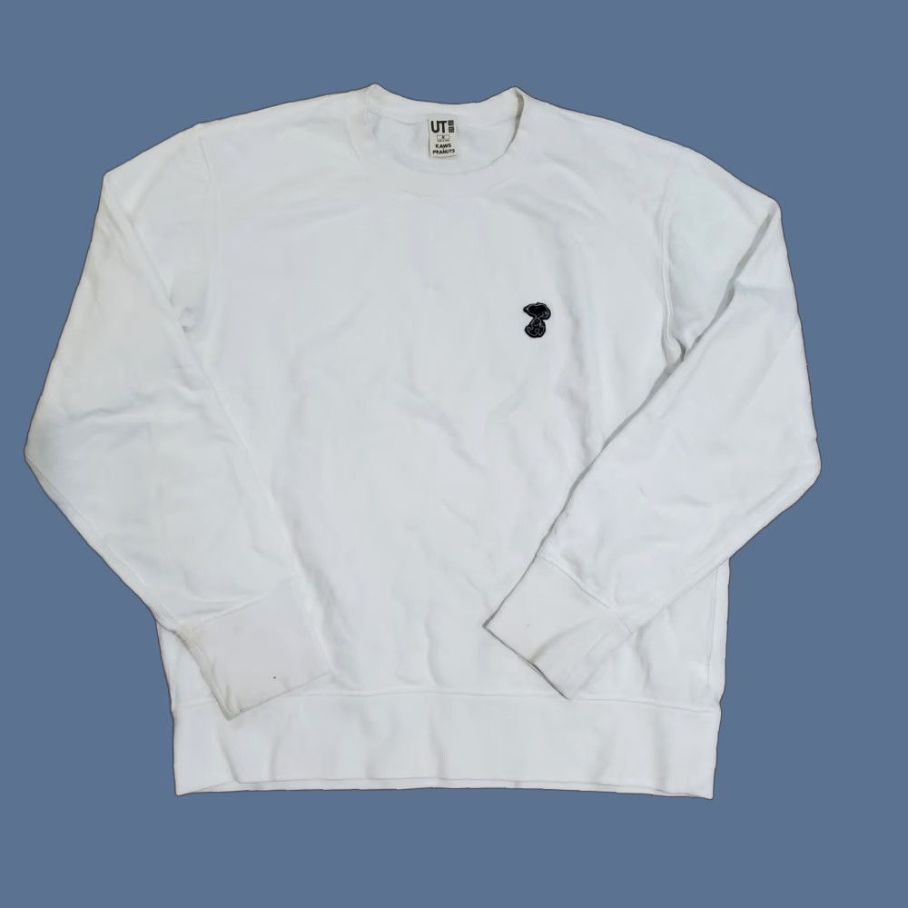 Uniqlo VINTAGE Uniqlo X Kaws X Peanuts Little Snoopy Crewneck White Size Medium (2017) Size US M / EU 48-50 / 2 - 1 Thumbnail