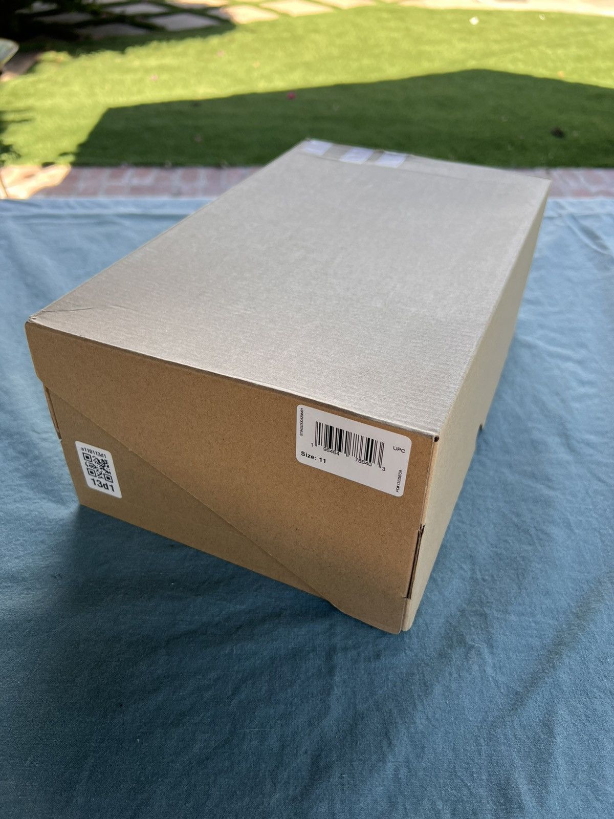 Yeezy Yeezy Adidas Foamrunner Carbon 11 Men NEW Size US 11 / EU 44 - 2 Thumbnail